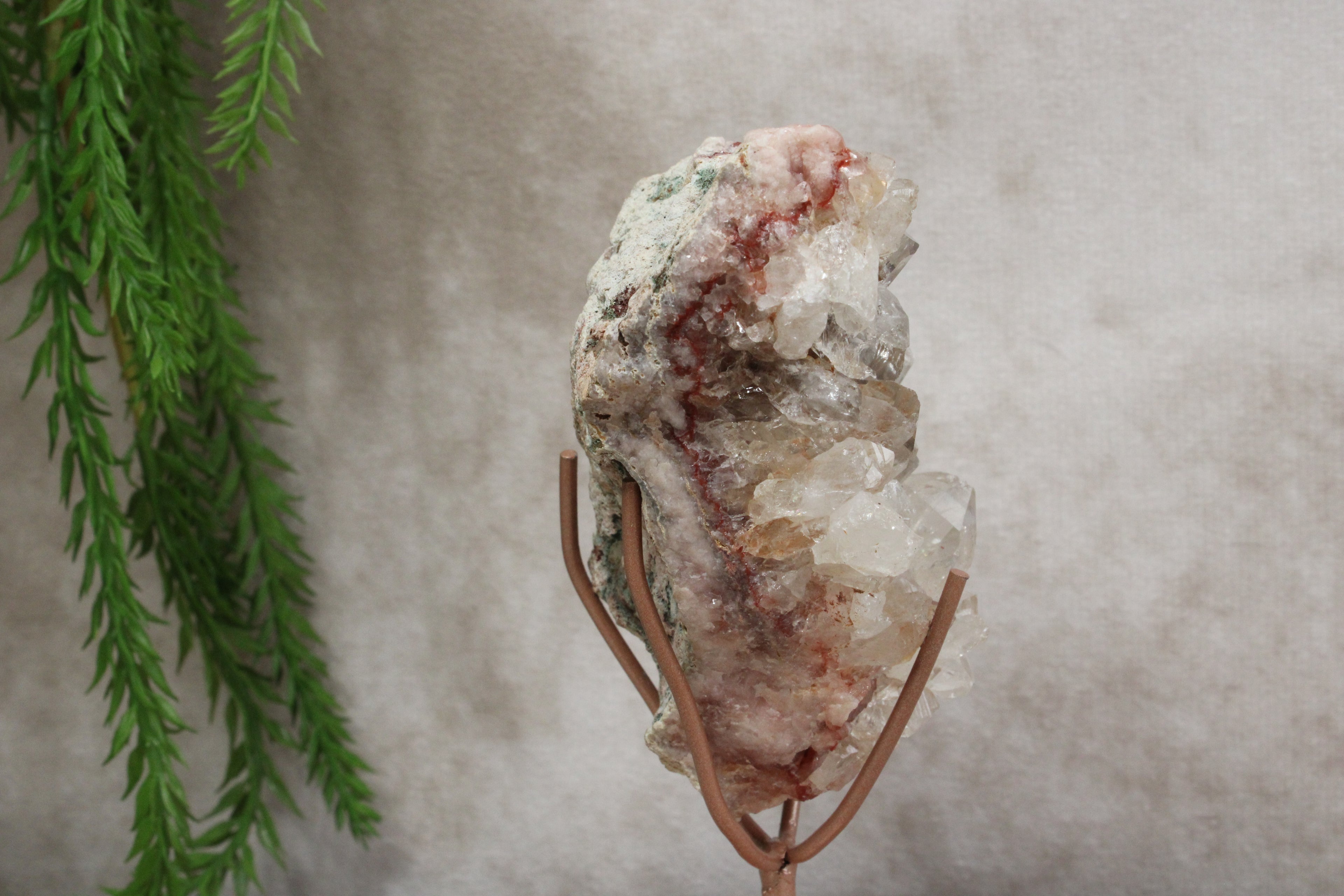 Roze amethist cluster op standaard #1638