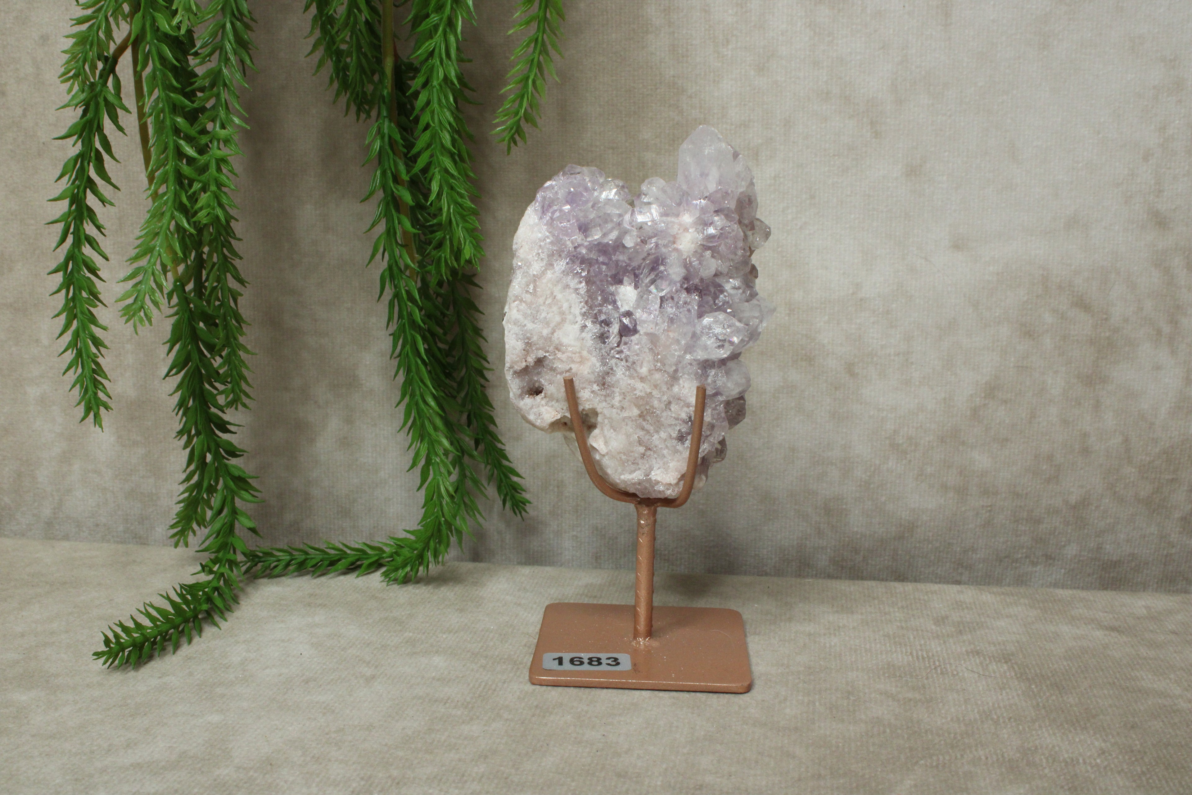 Roze amethist op standaard #1683