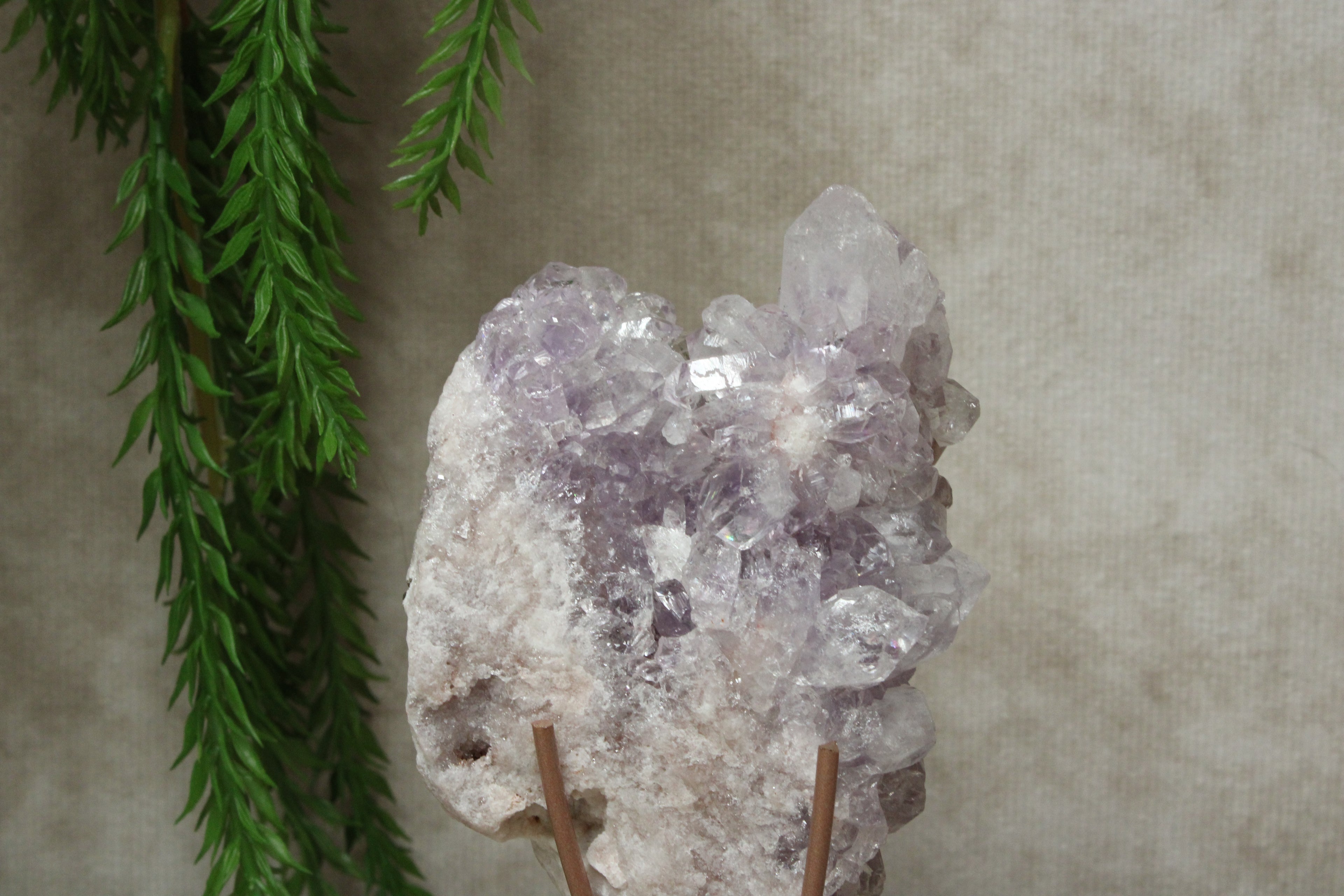 Roze amethist op standaard #1683