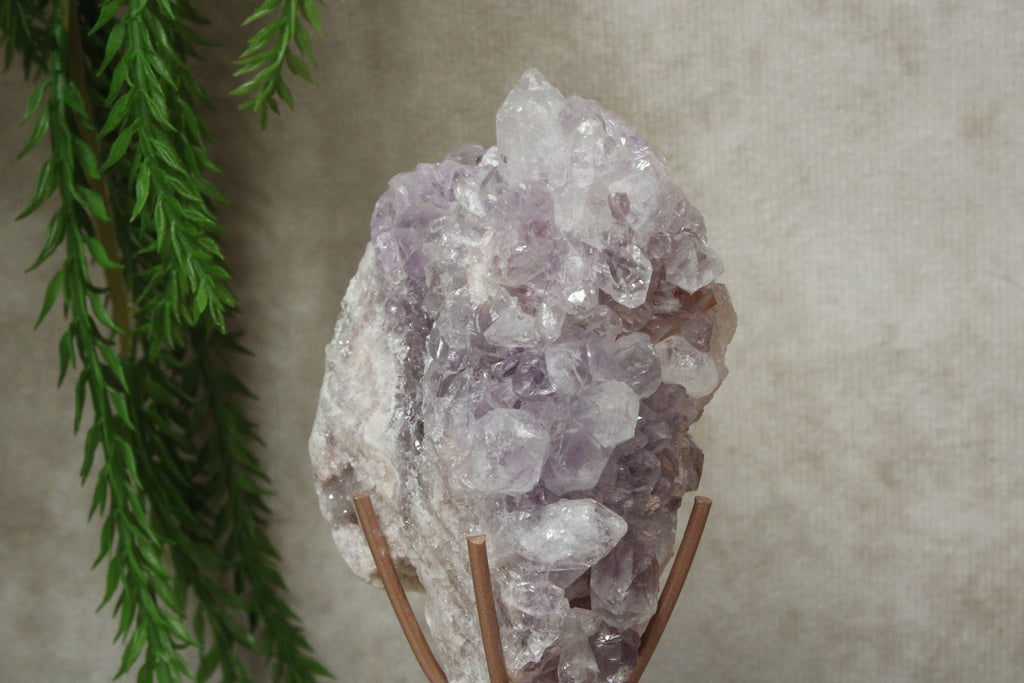 Roze amethist op standaard #1683