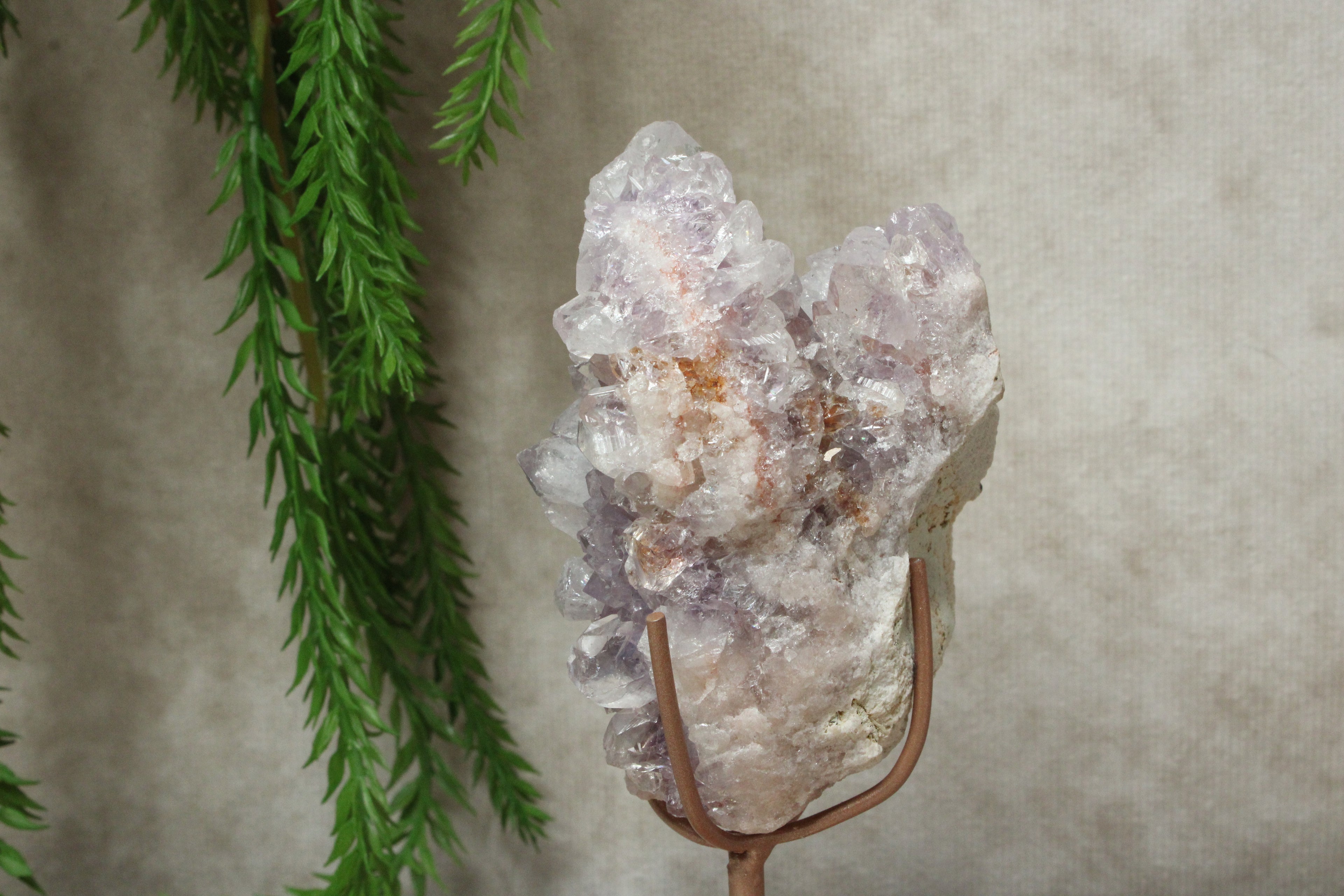 Roze amethist op standaard #1683