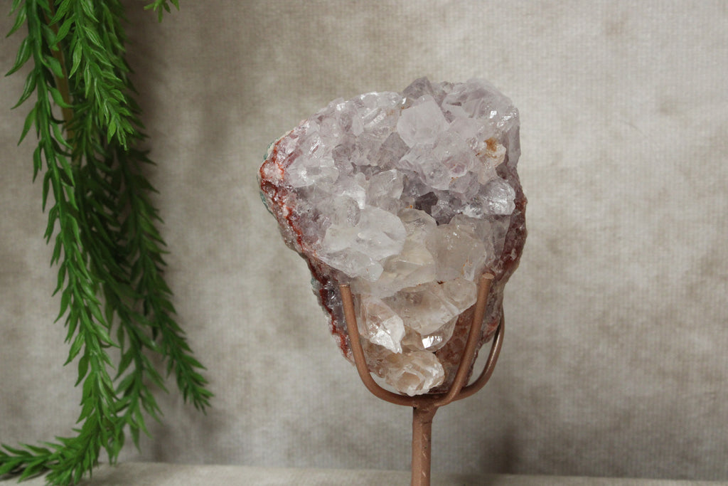 Roze amethist cluster op standaard #1637