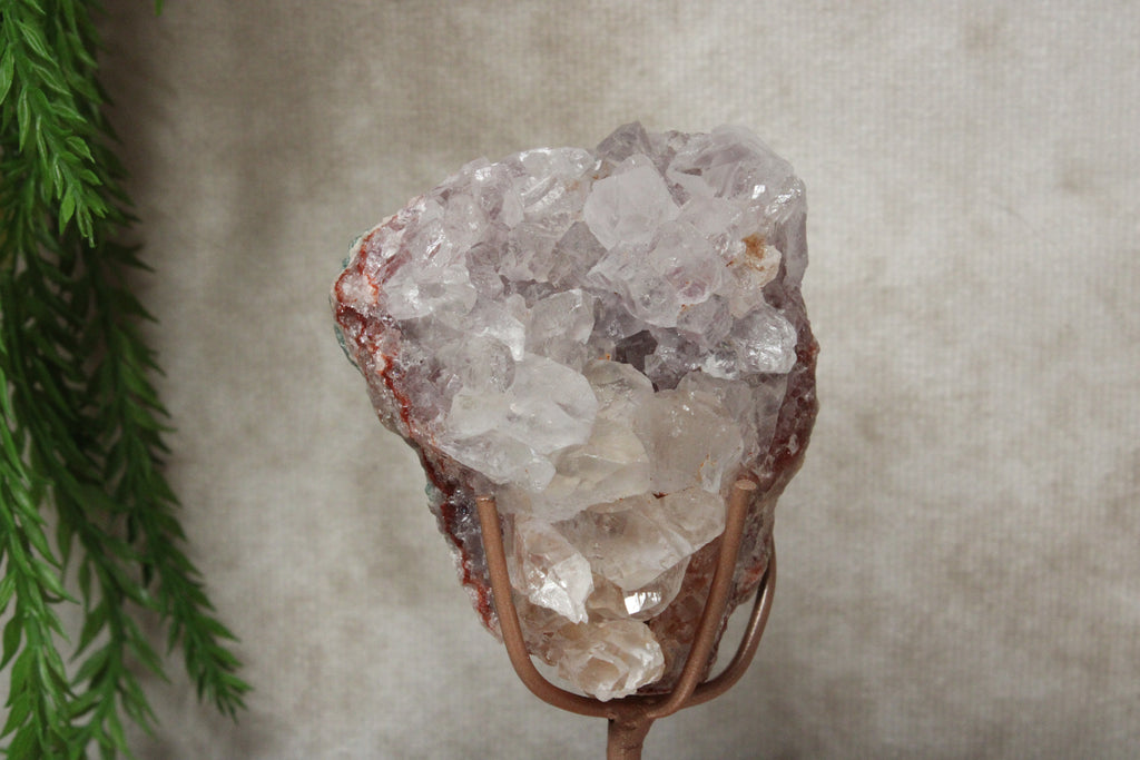 Roze amethist cluster op standaard #1637