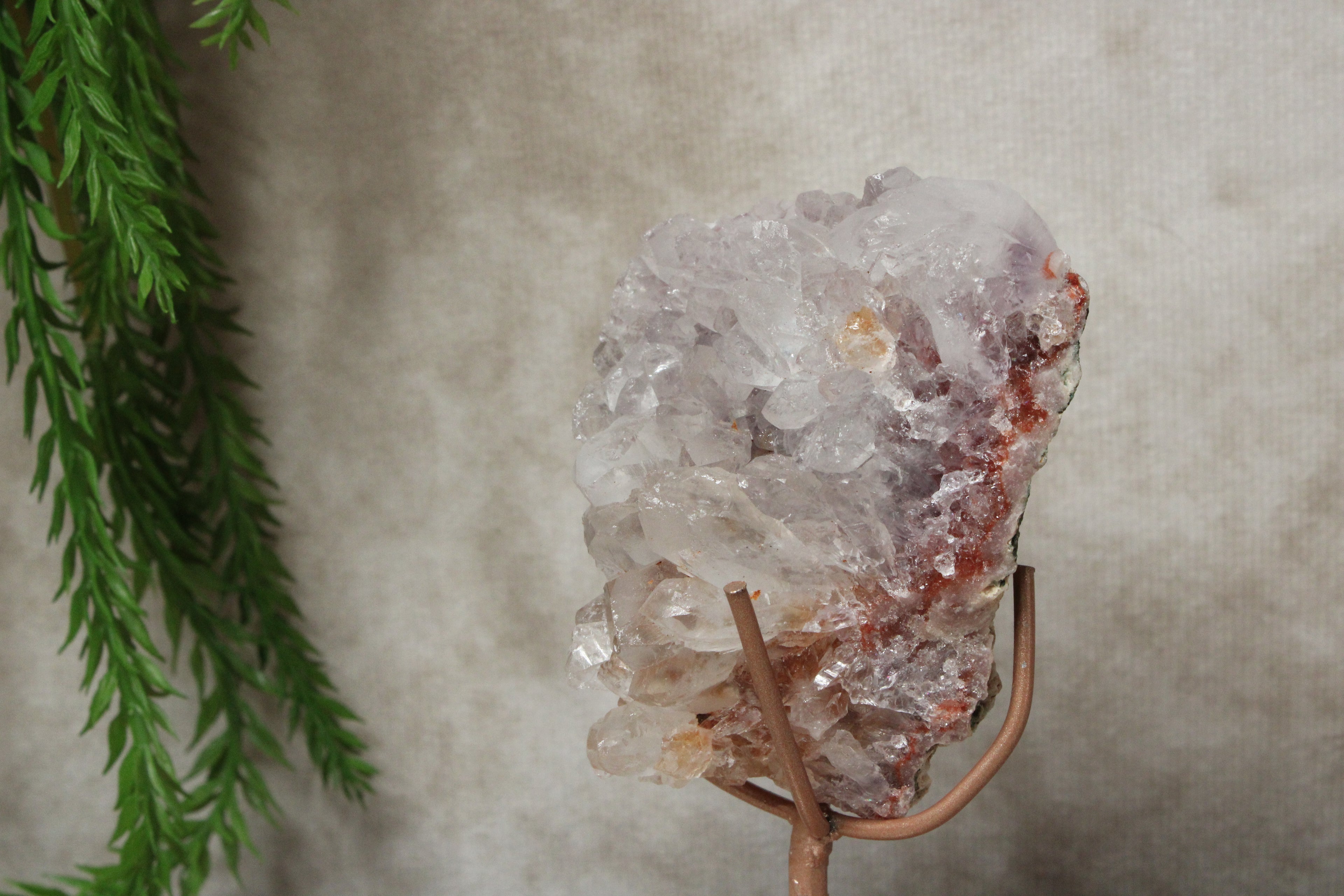 Roze amethist cluster op standaard #1637