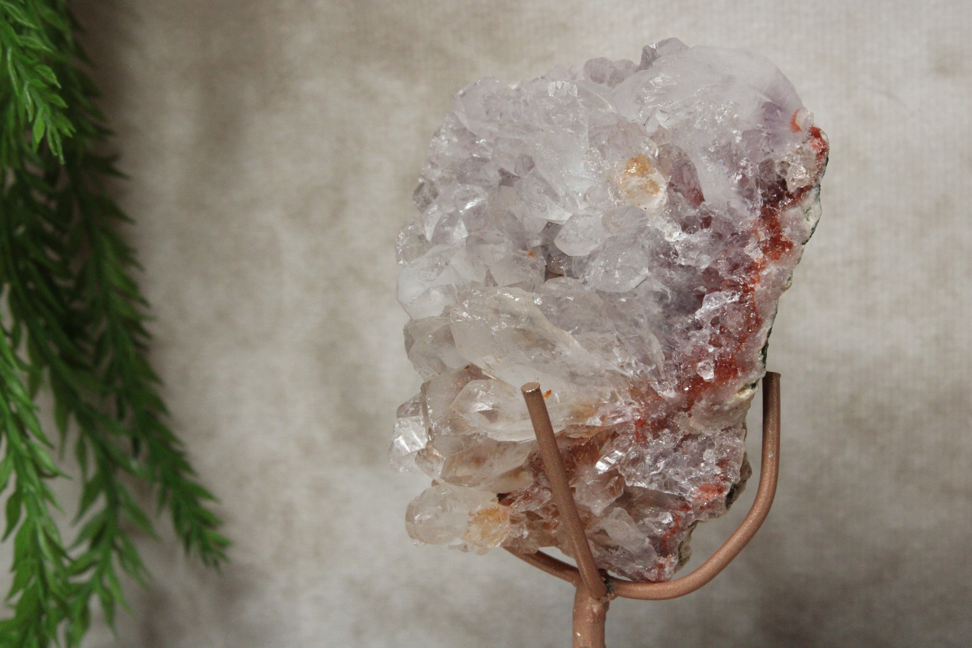 Roze amethist cluster op standaard #1637