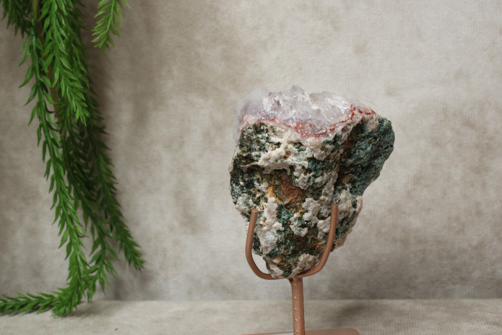 Roze amethist cluster op standaard #1637