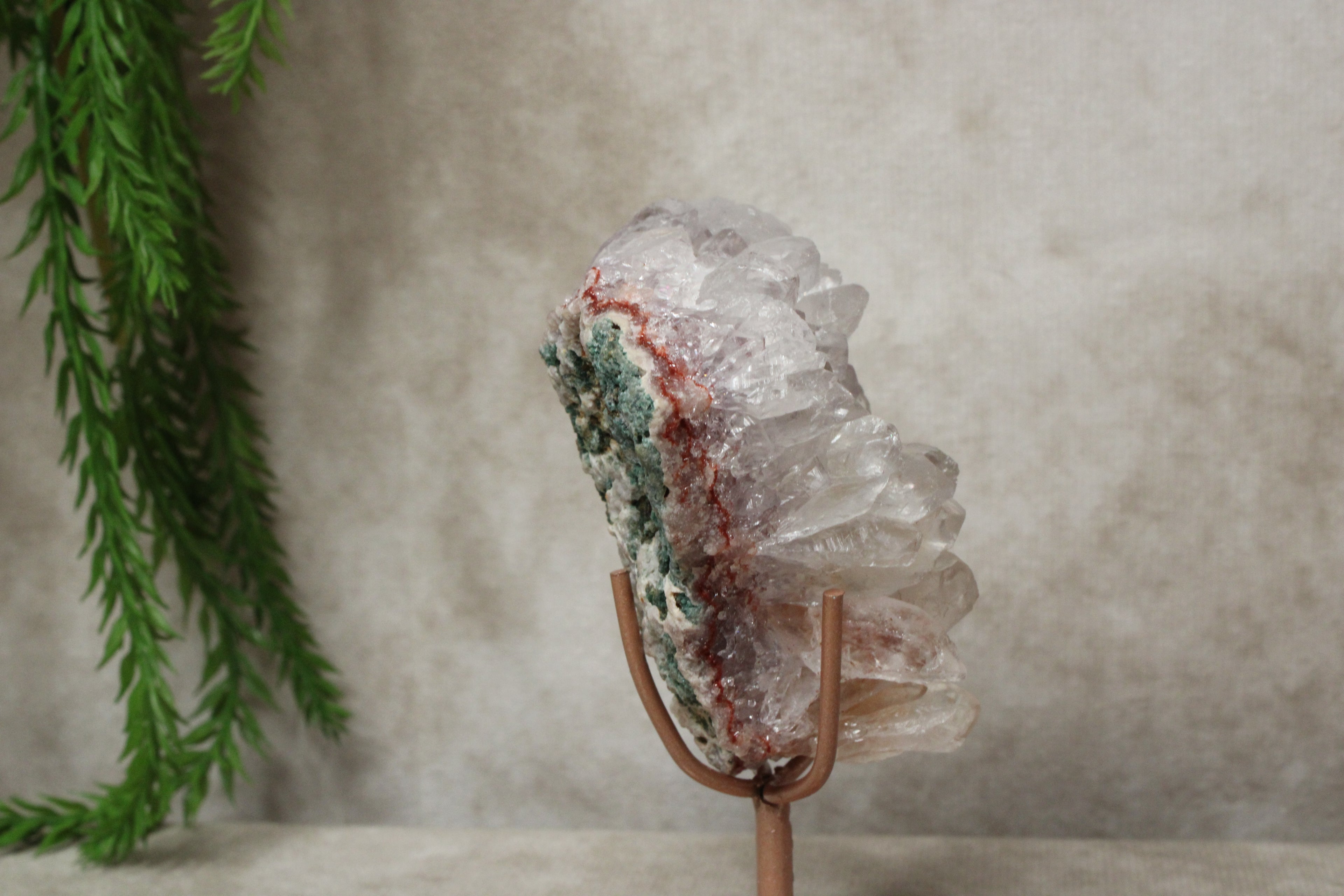 Roze amethist cluster op standaard #1637