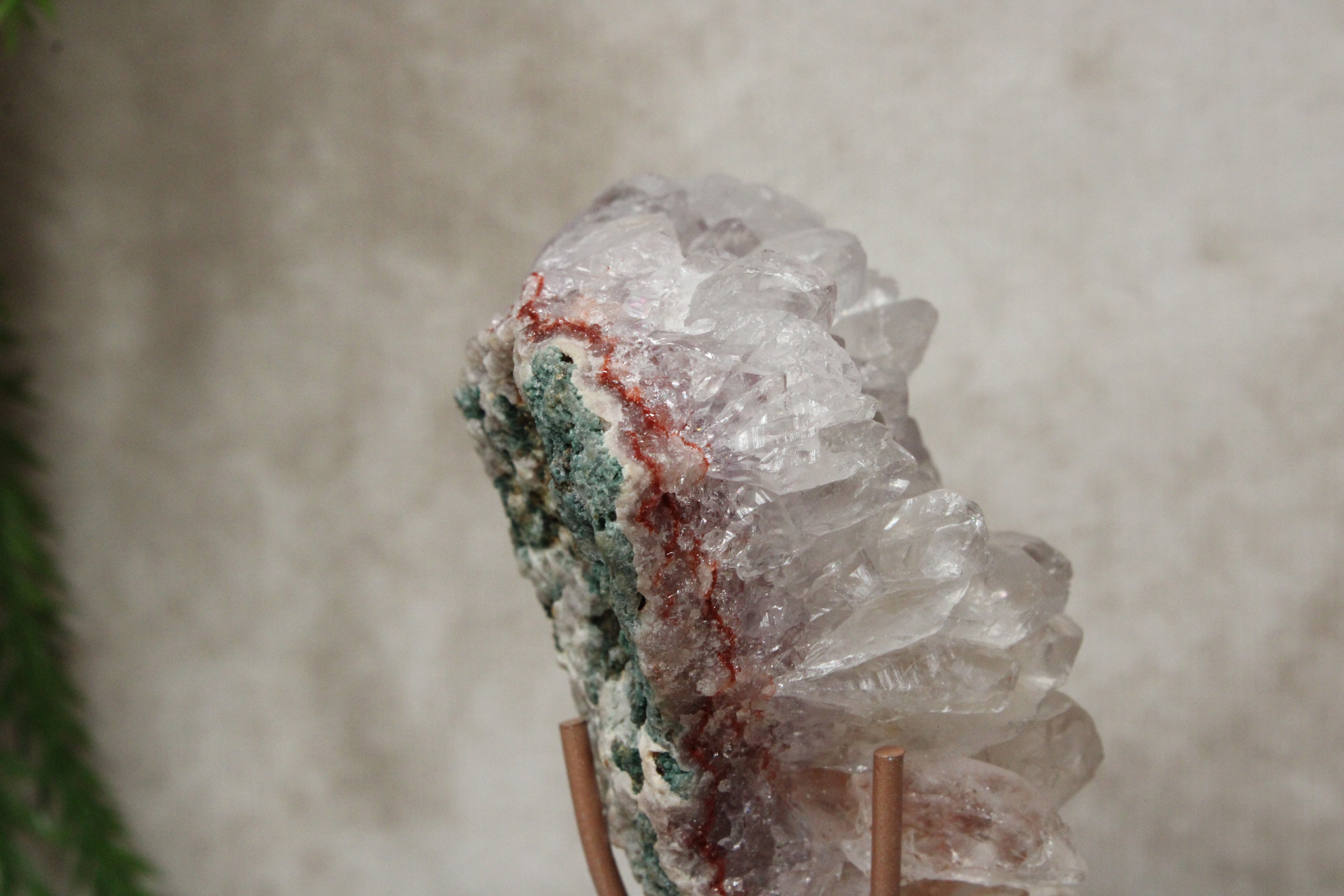 Roze amethist cluster op standaard #1637