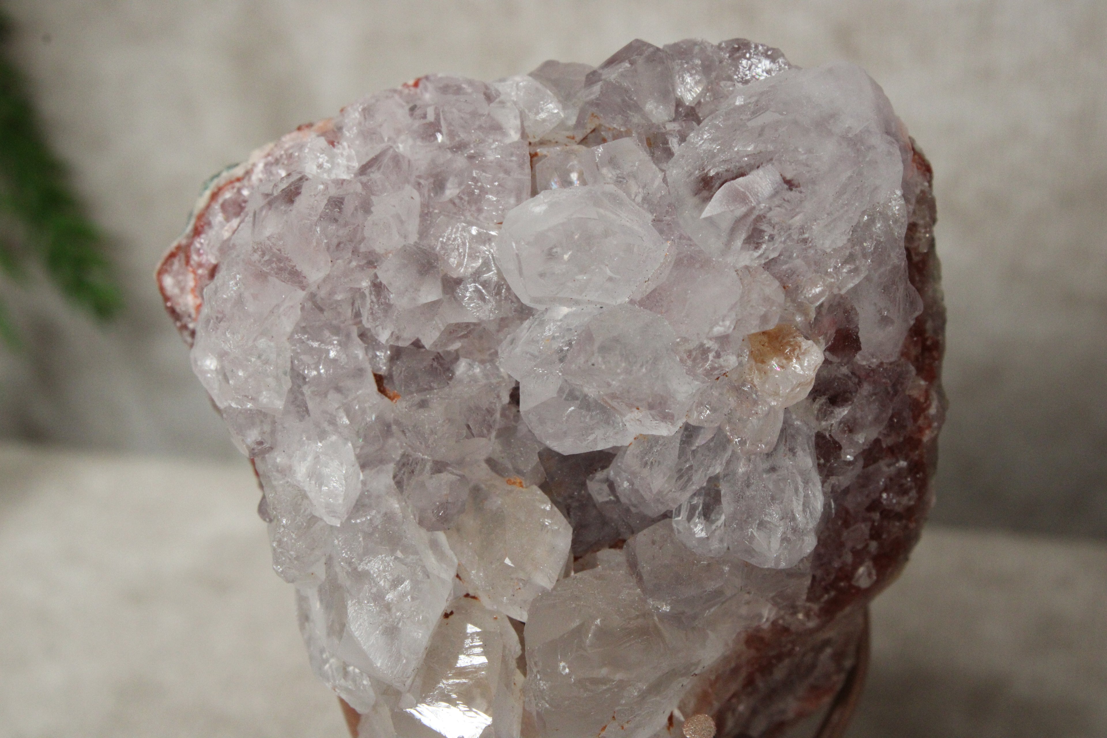 Roze amethist cluster op standaard #1637