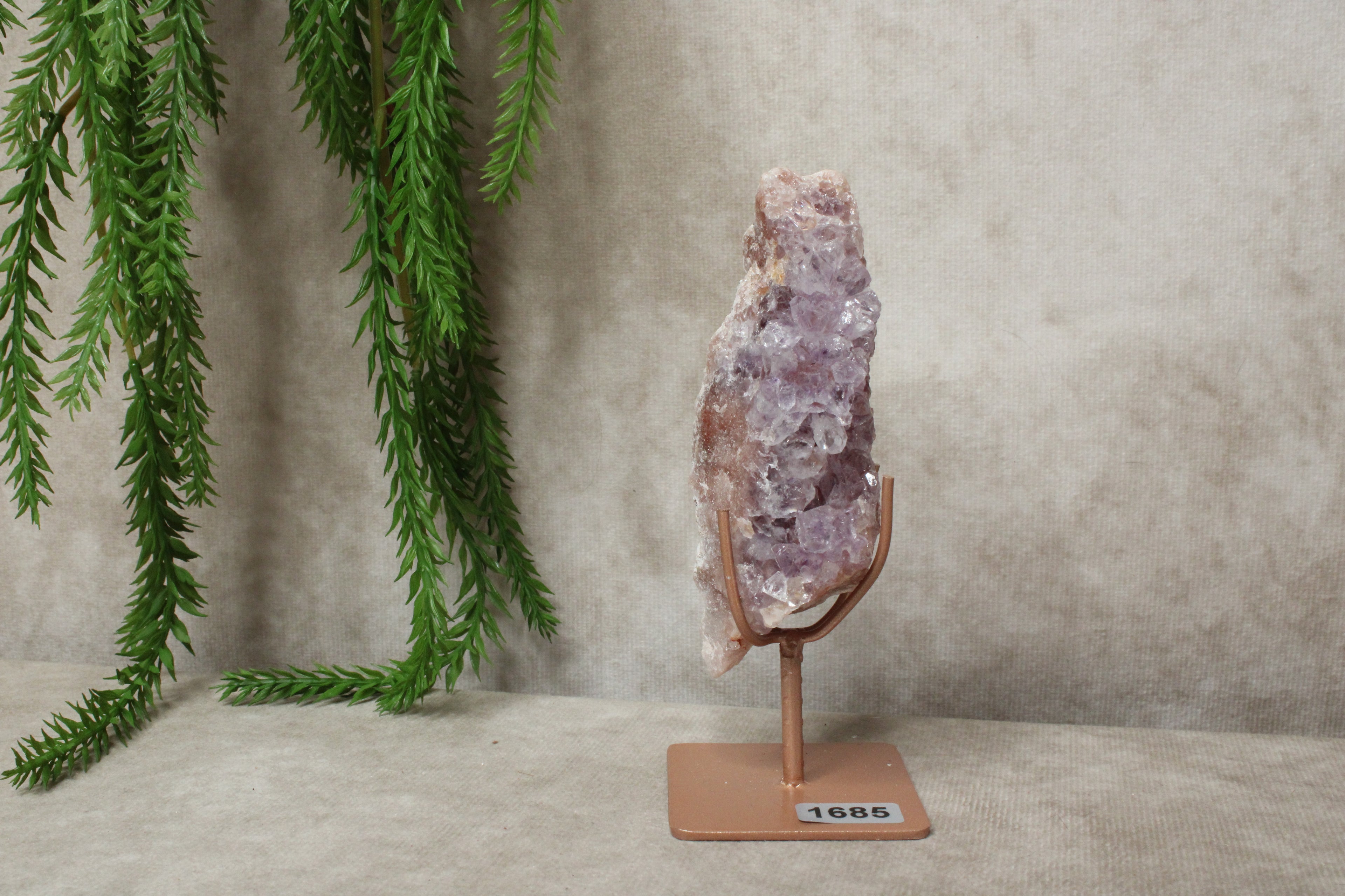 Roze amethist op standaard #1685