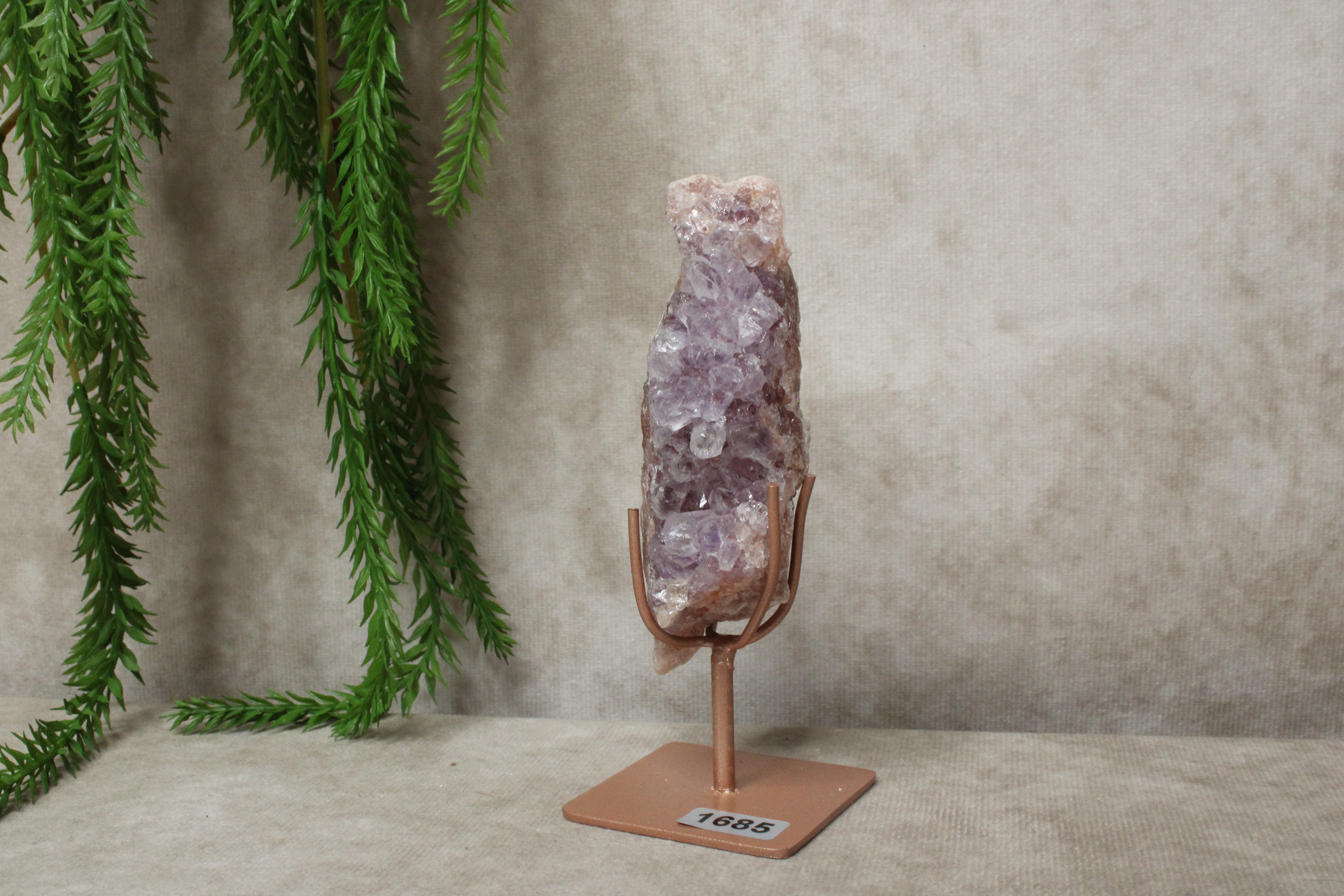 Roze amethist op standaard #1685