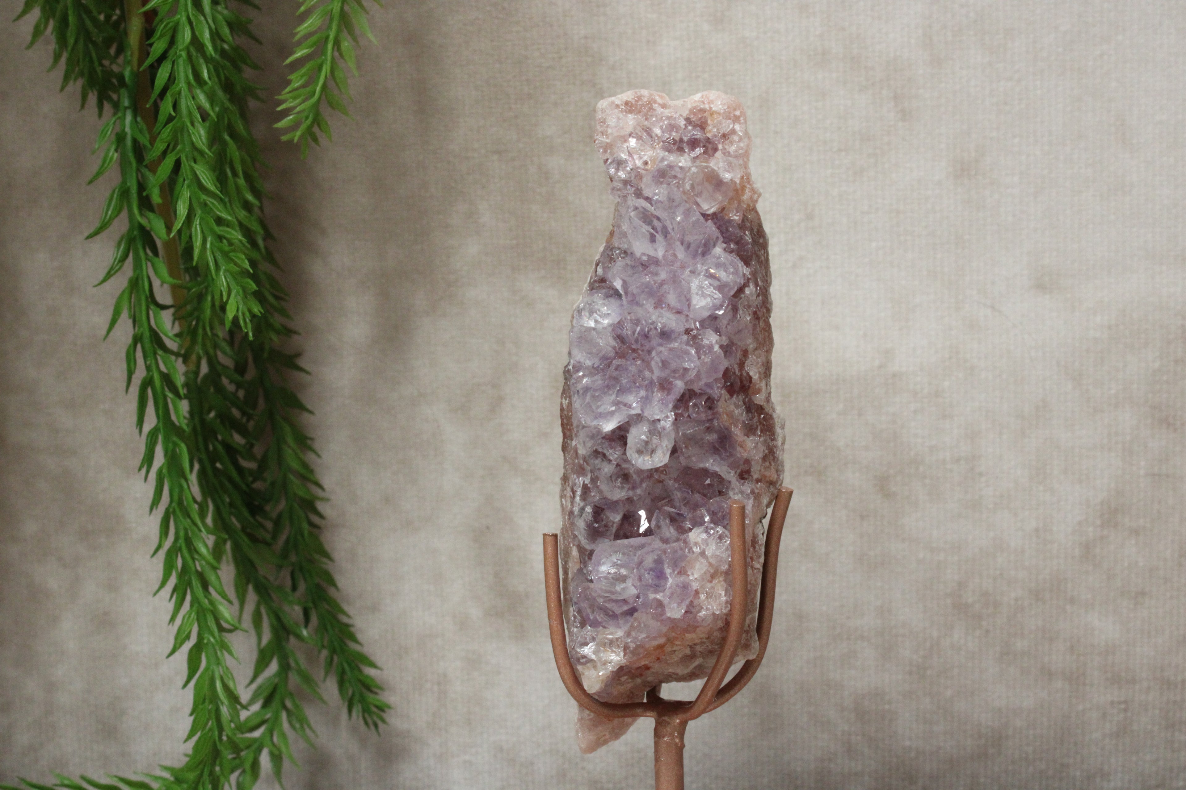 Roze amethist op standaard #1685