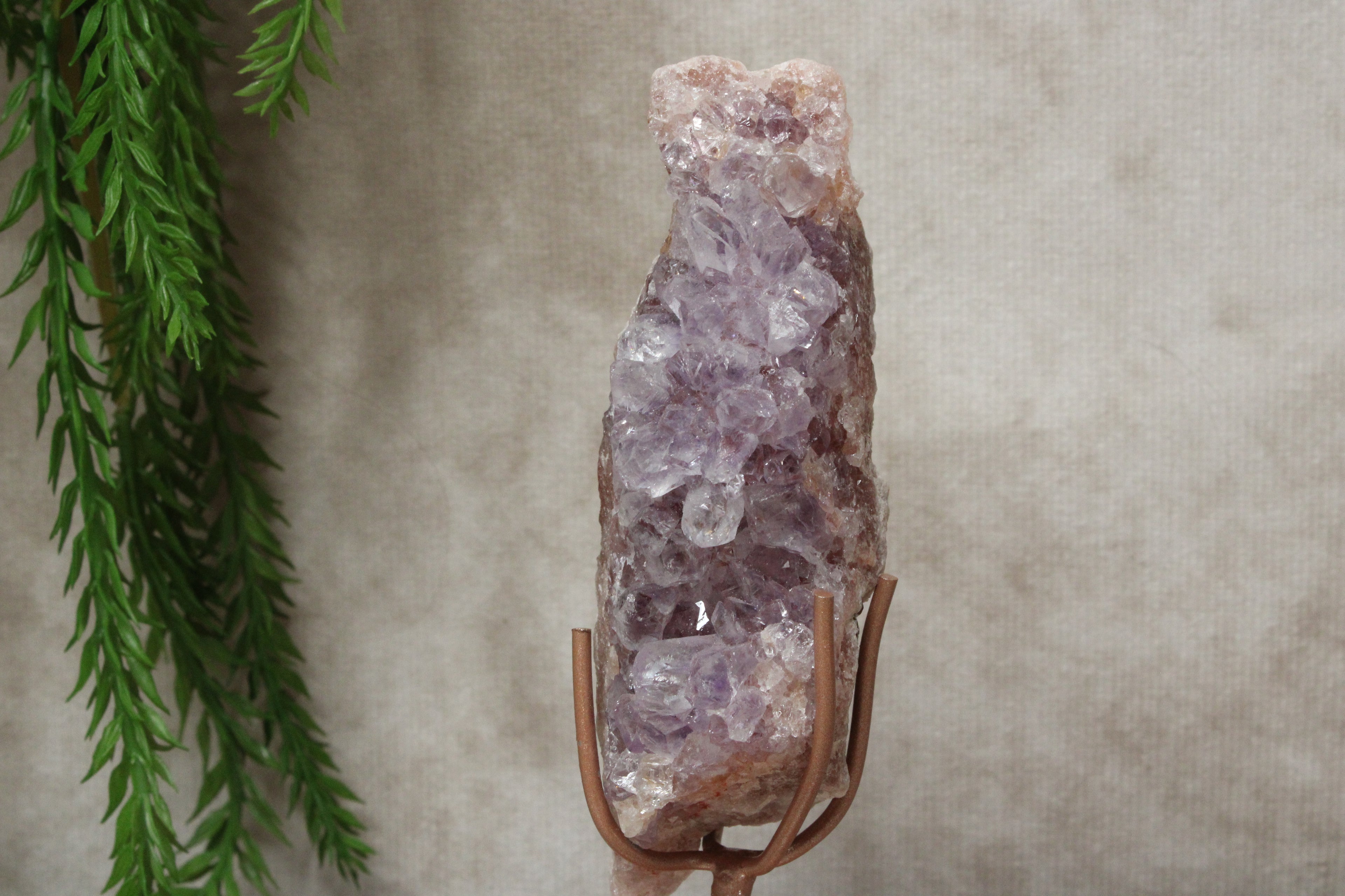 Roze amethist op standaard #1685