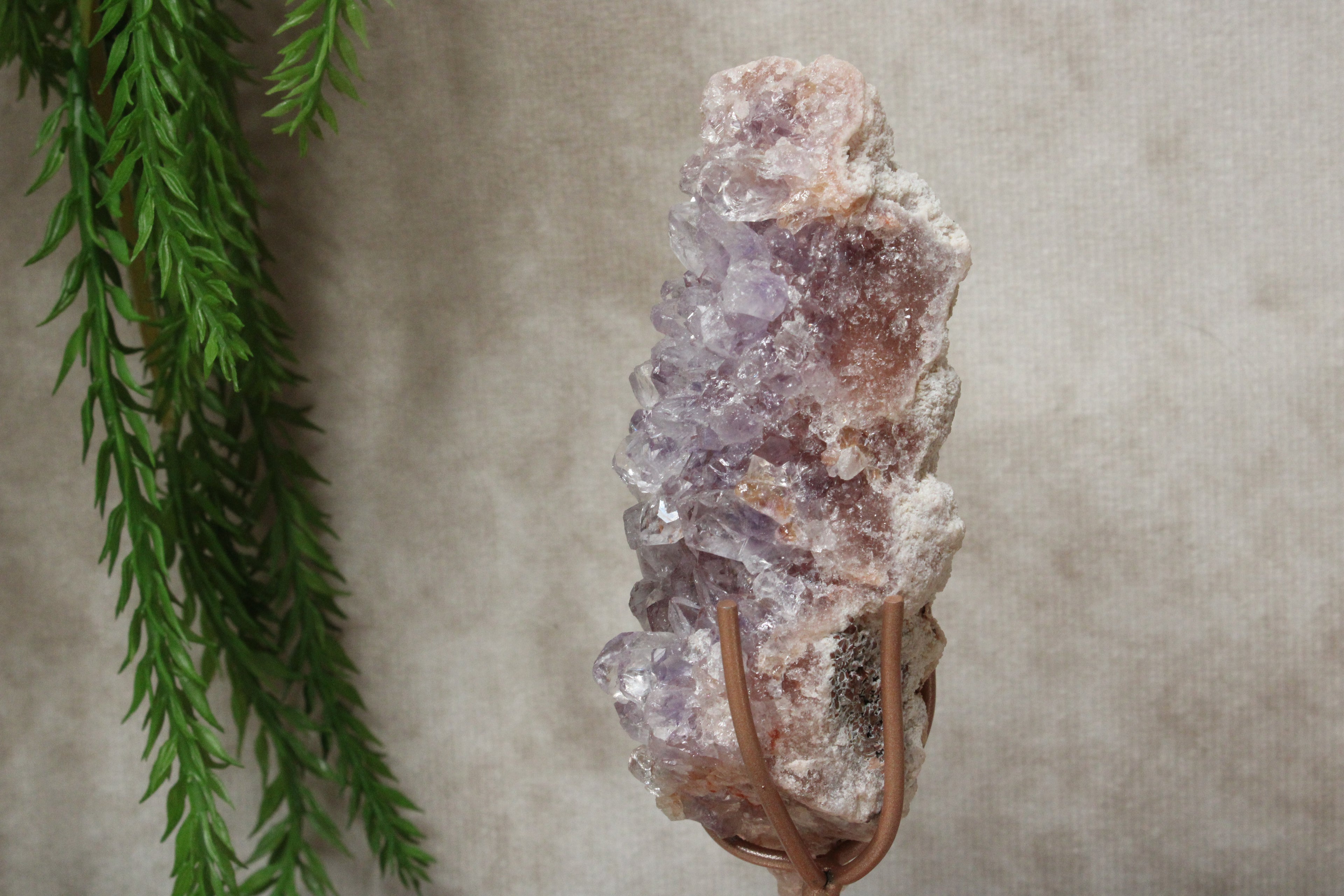 Roze amethist op standaard #1685