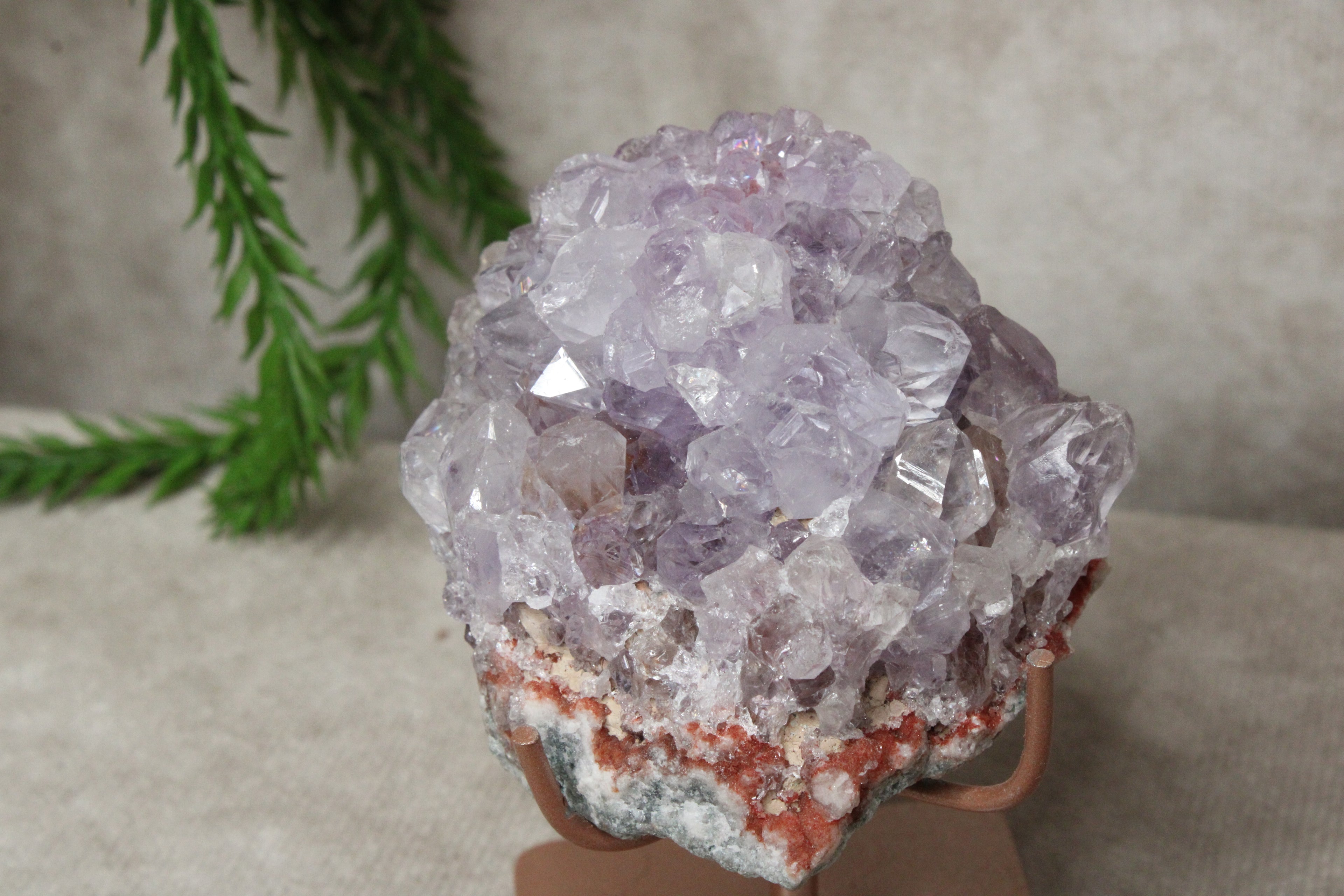 Roze amethist cluster op standaard #1640