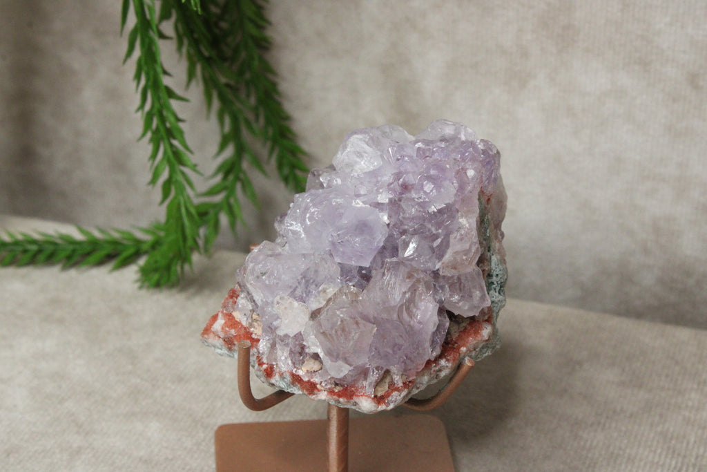 Roze amethist cluster op standaard #1640