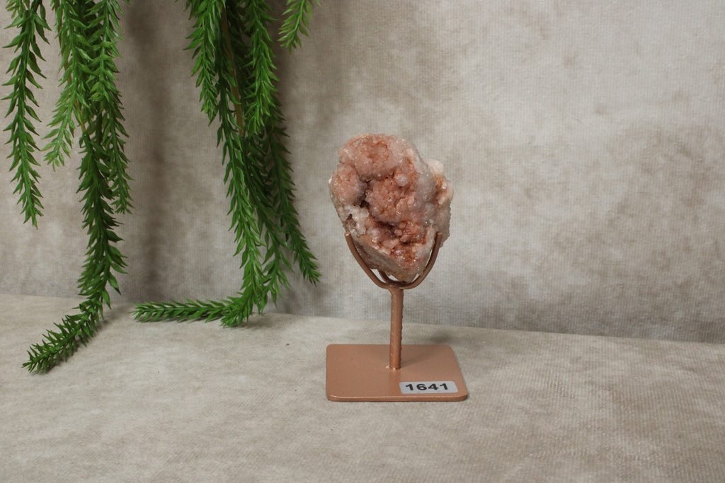 Roze amethis cluster op standaard #1641