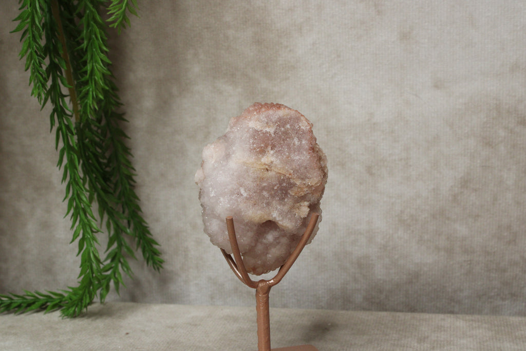 Roze amethis cluster op standaard #1641