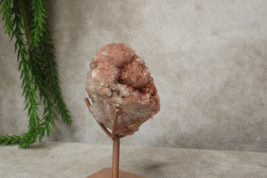 Roze amethis cluster op standaard #1641