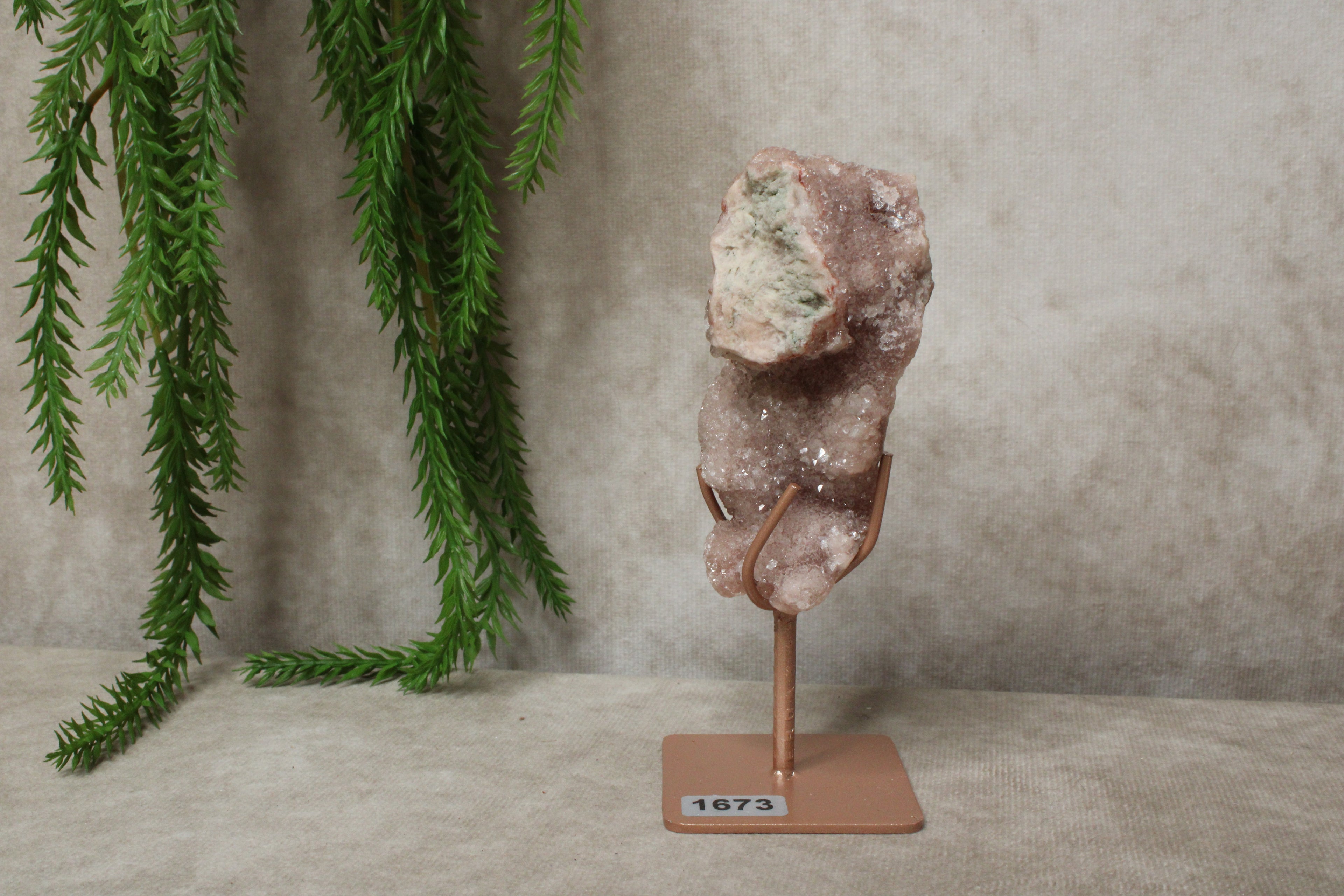 Roze amethist op standaard #1673