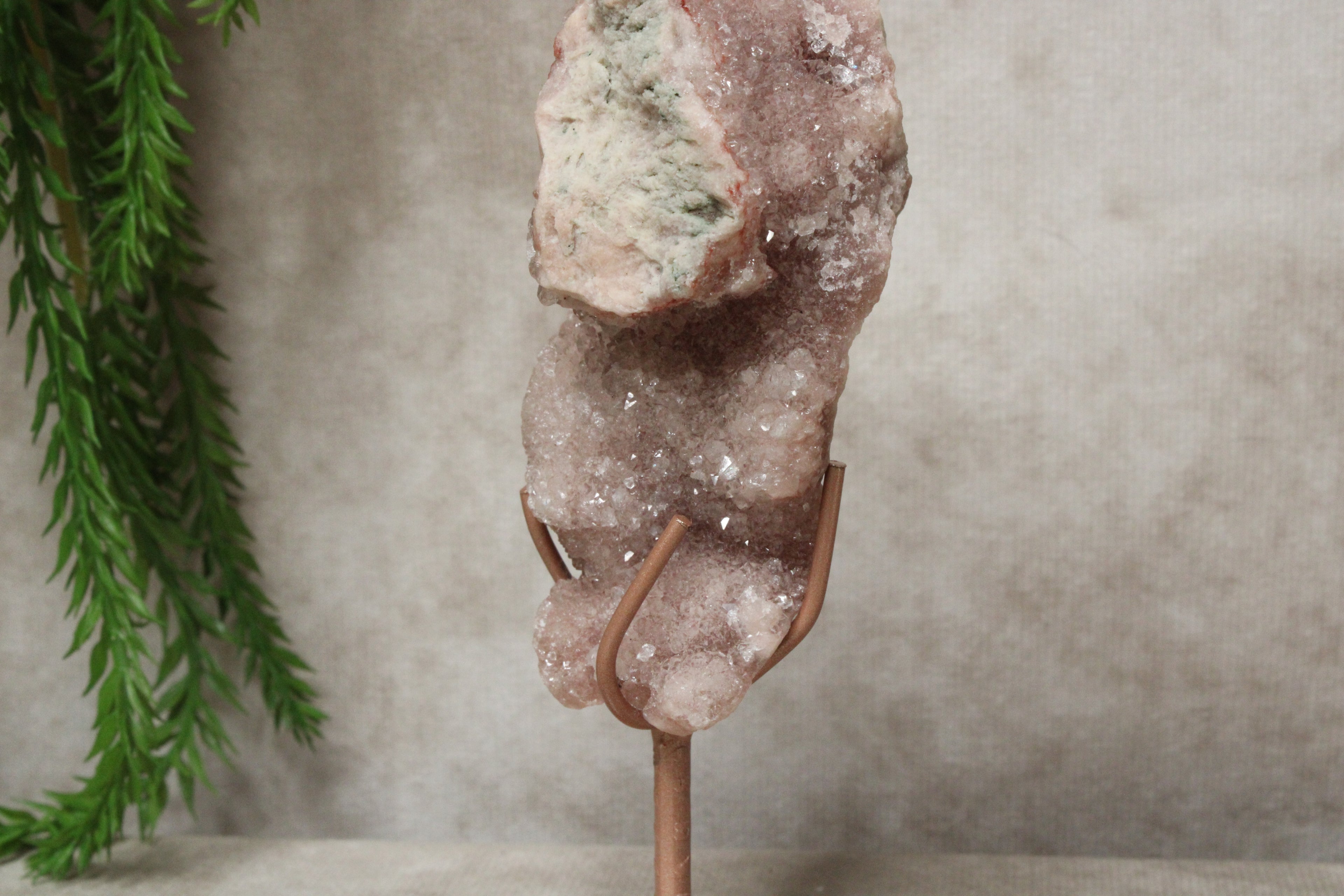 Roze amethist op standaard #1673