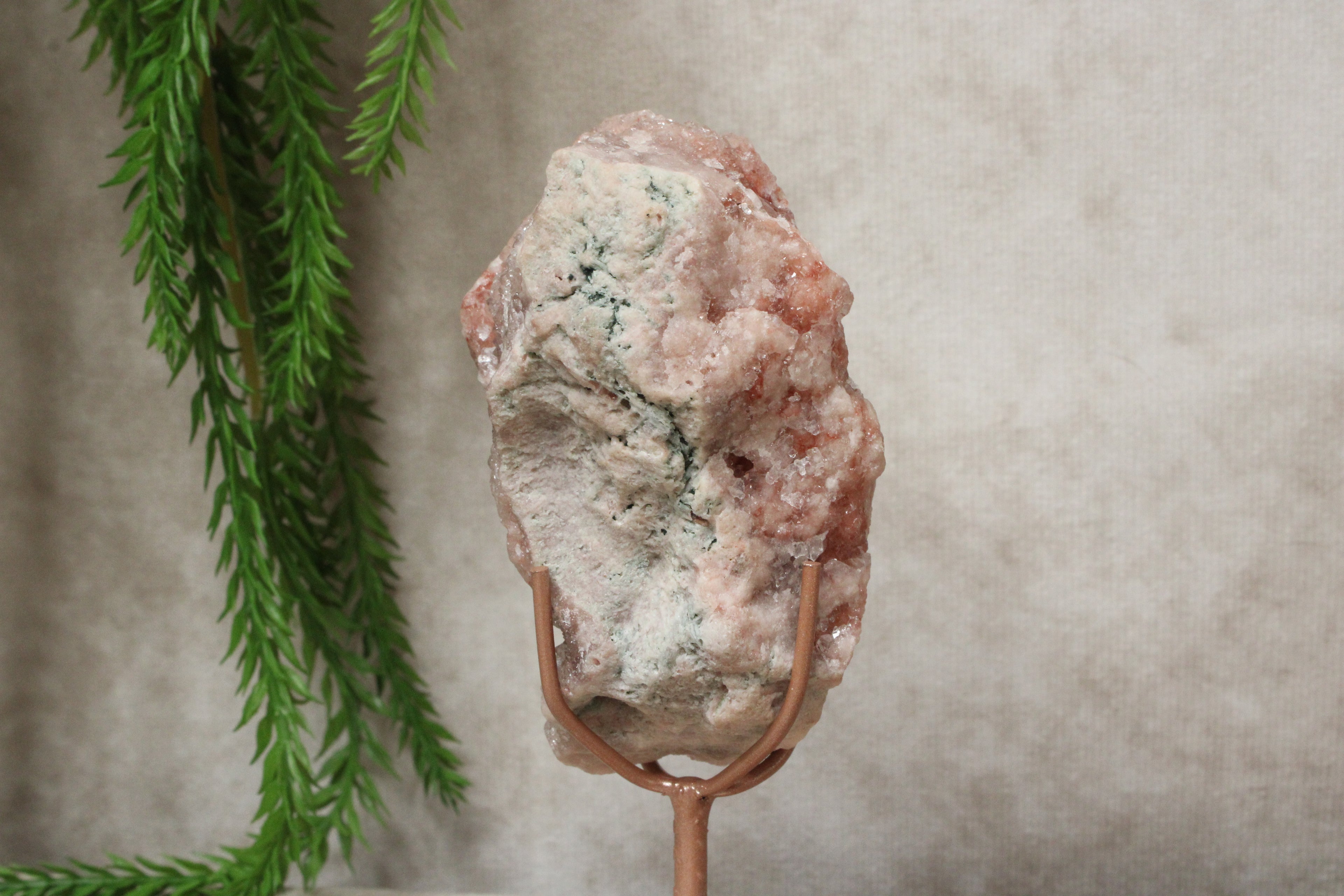 Roze amethist op standaard #1673