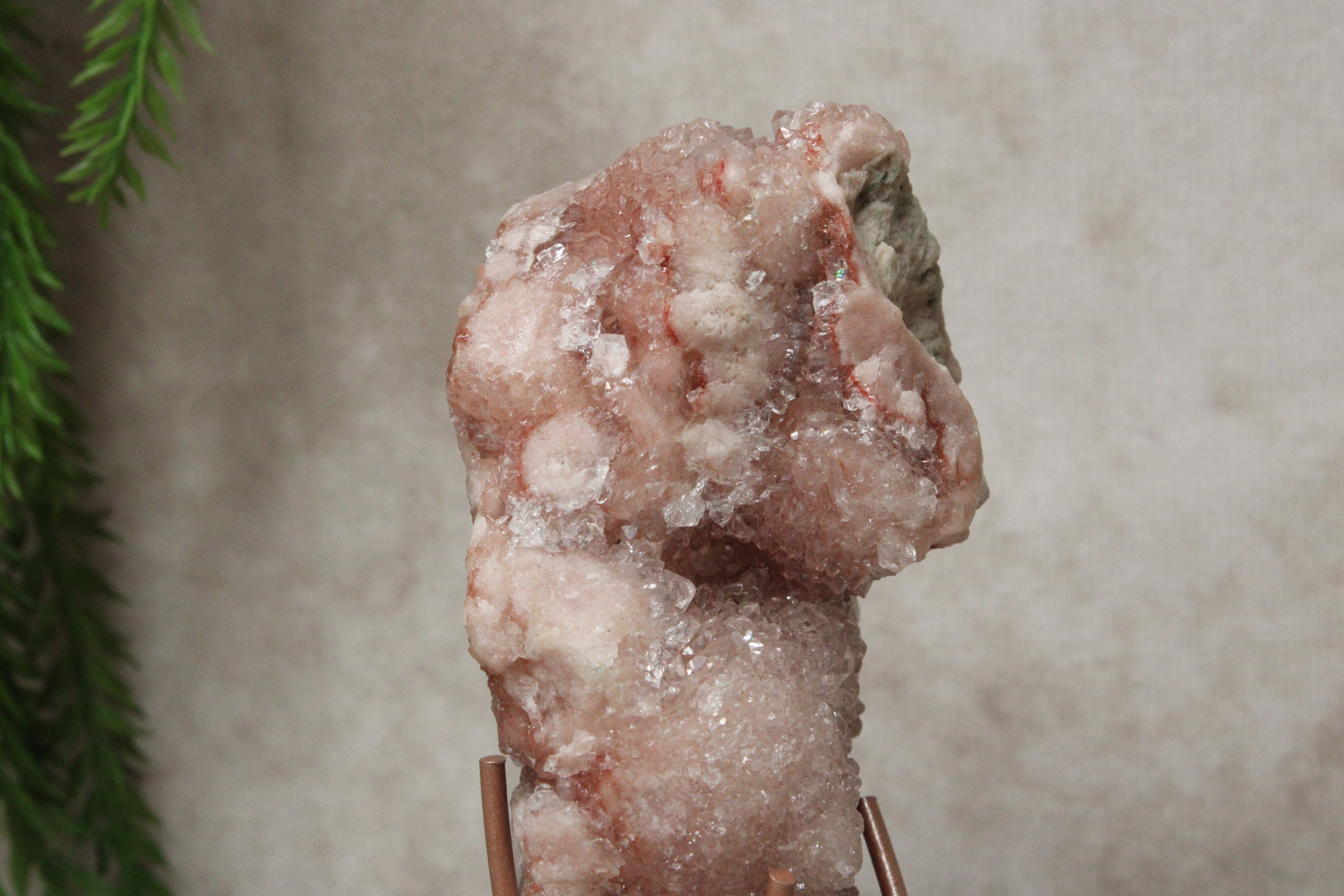 Roze amethist op standaard #1673