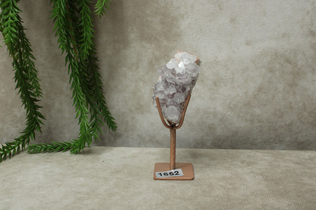 Roze amethist cluster op standaard #1652