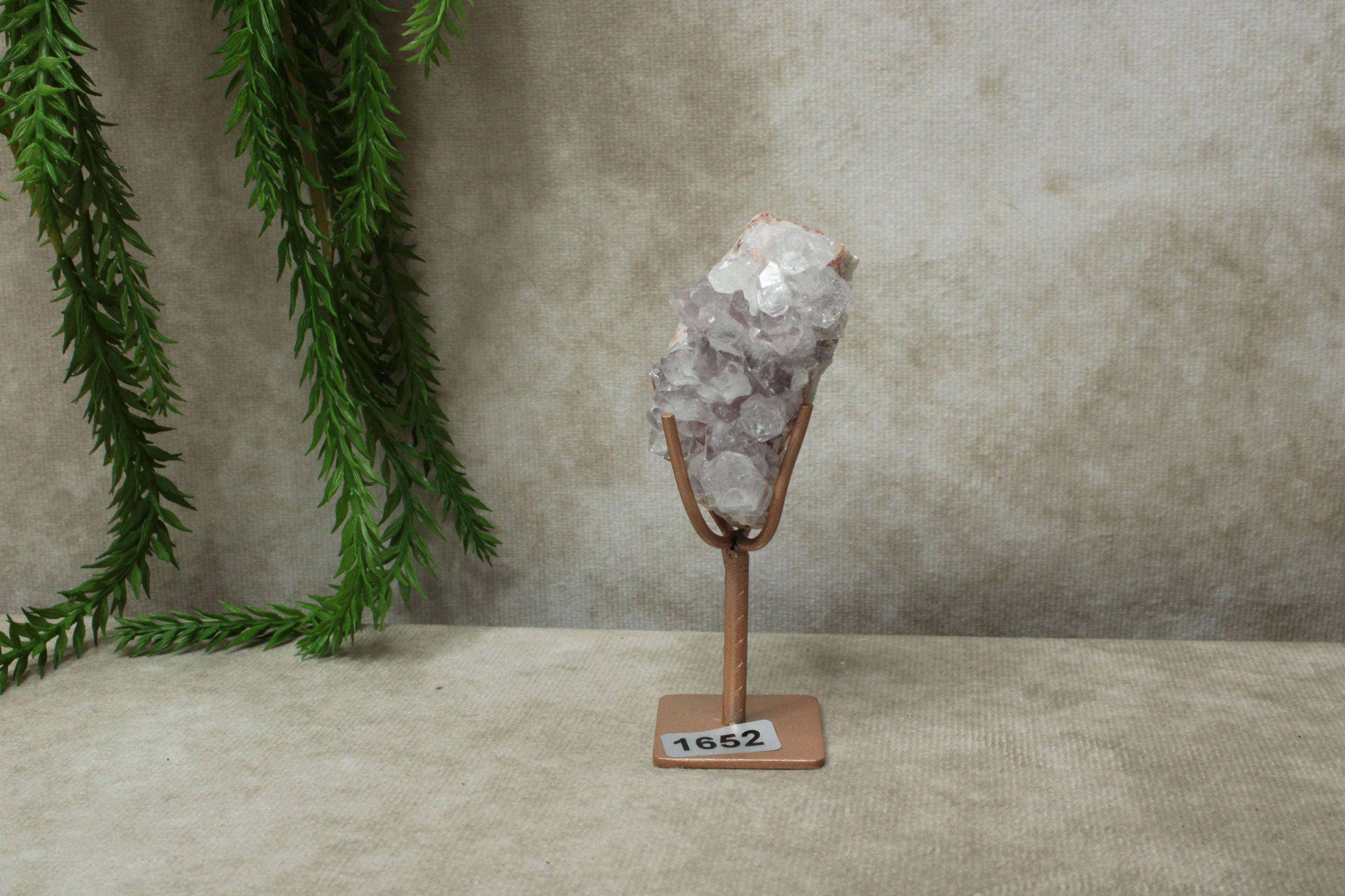 Roze amethist cluster op standaard #1652