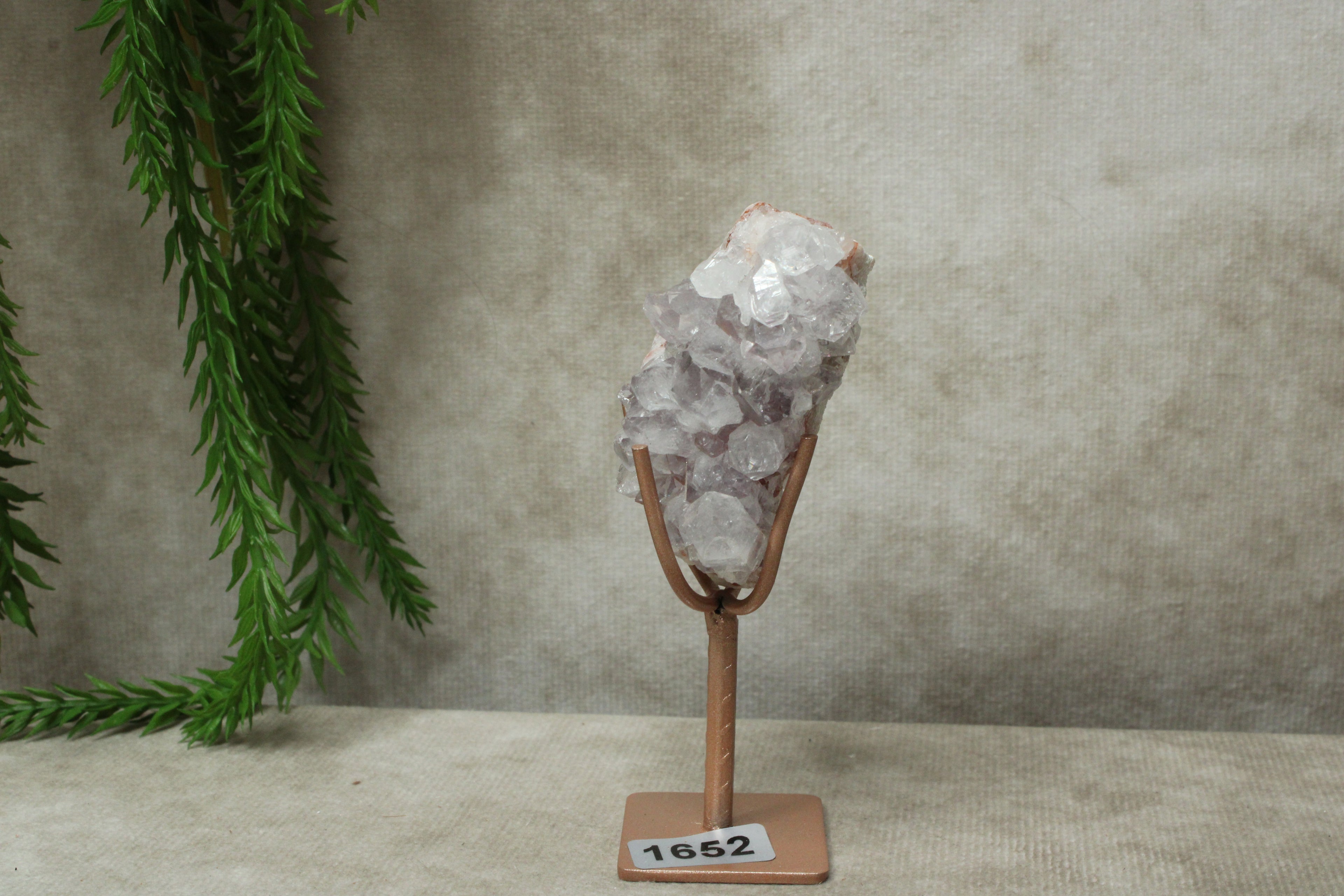 Roze amethist cluster op standaard #1652