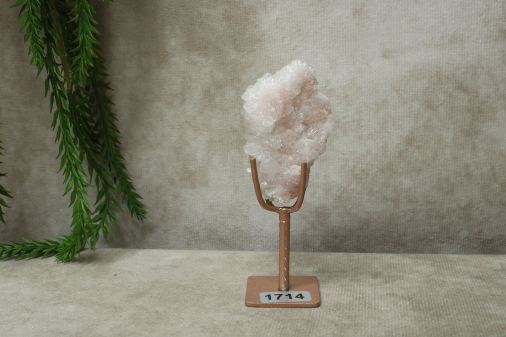 Roze amethist op standaard #1714