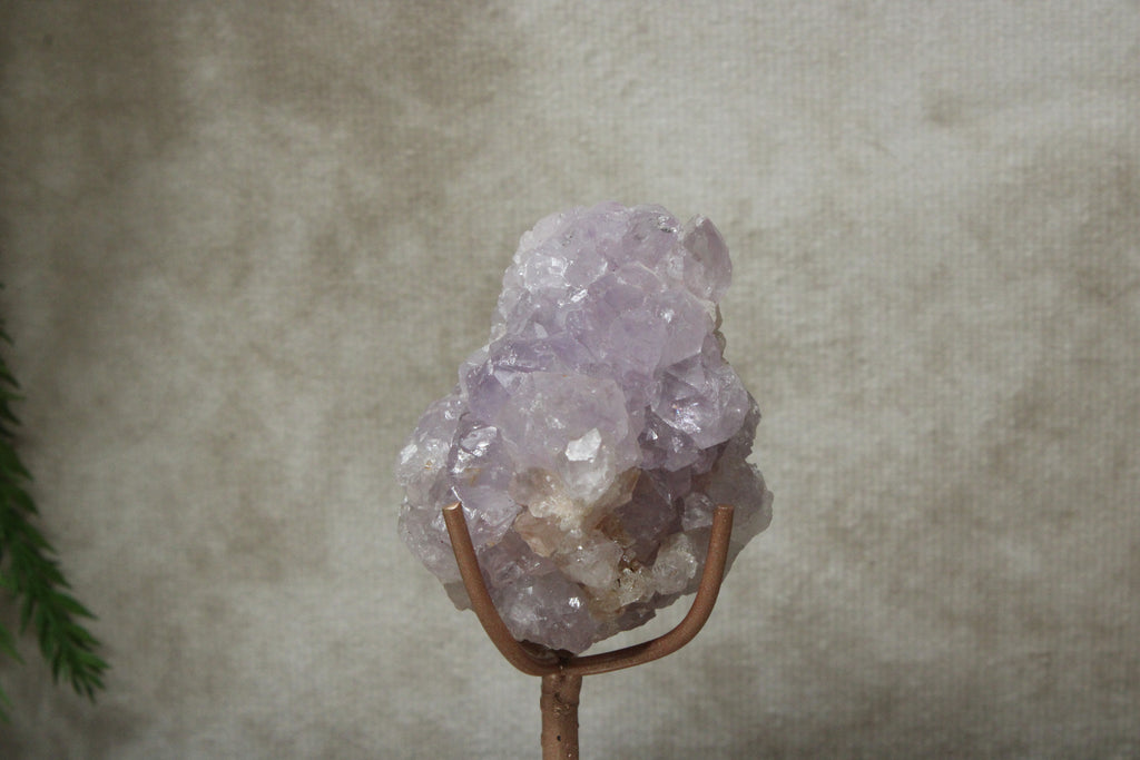 Roze amethist cluster op standaard #1660