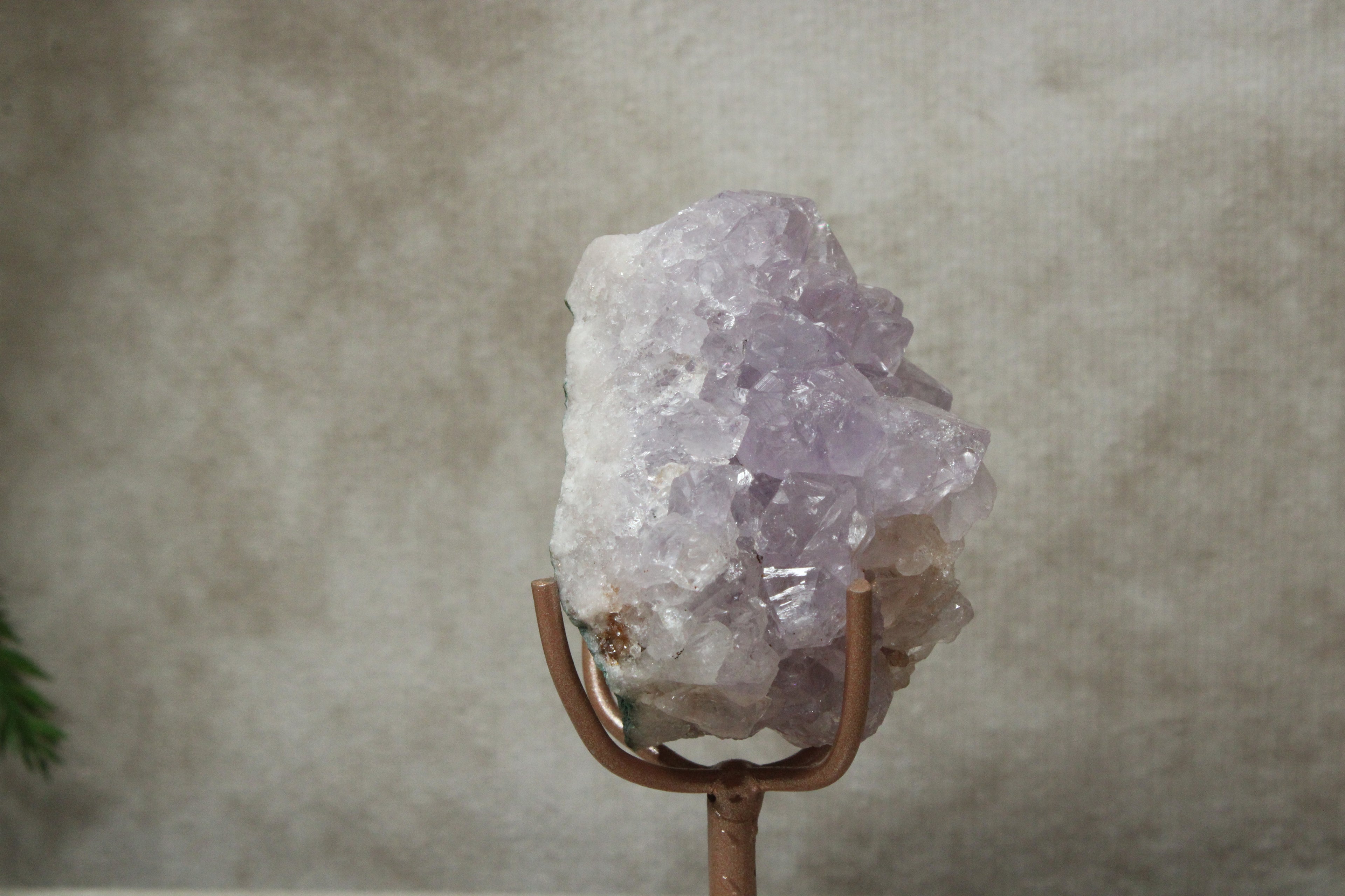 Roze amethist cluster op standaard #1660
