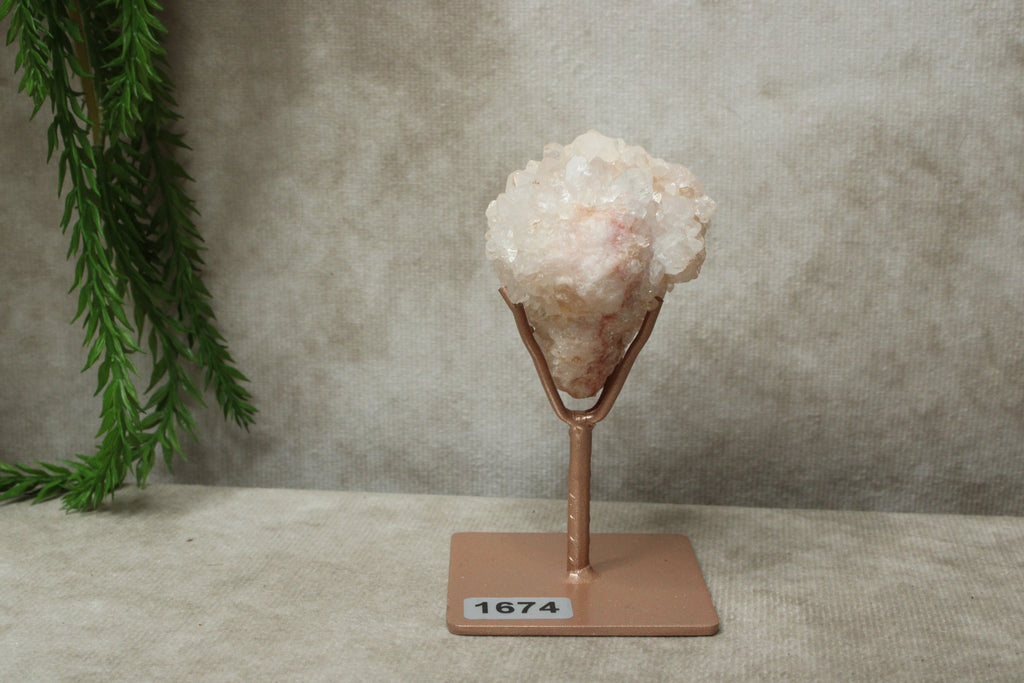 Roze amethist op standaard #1674