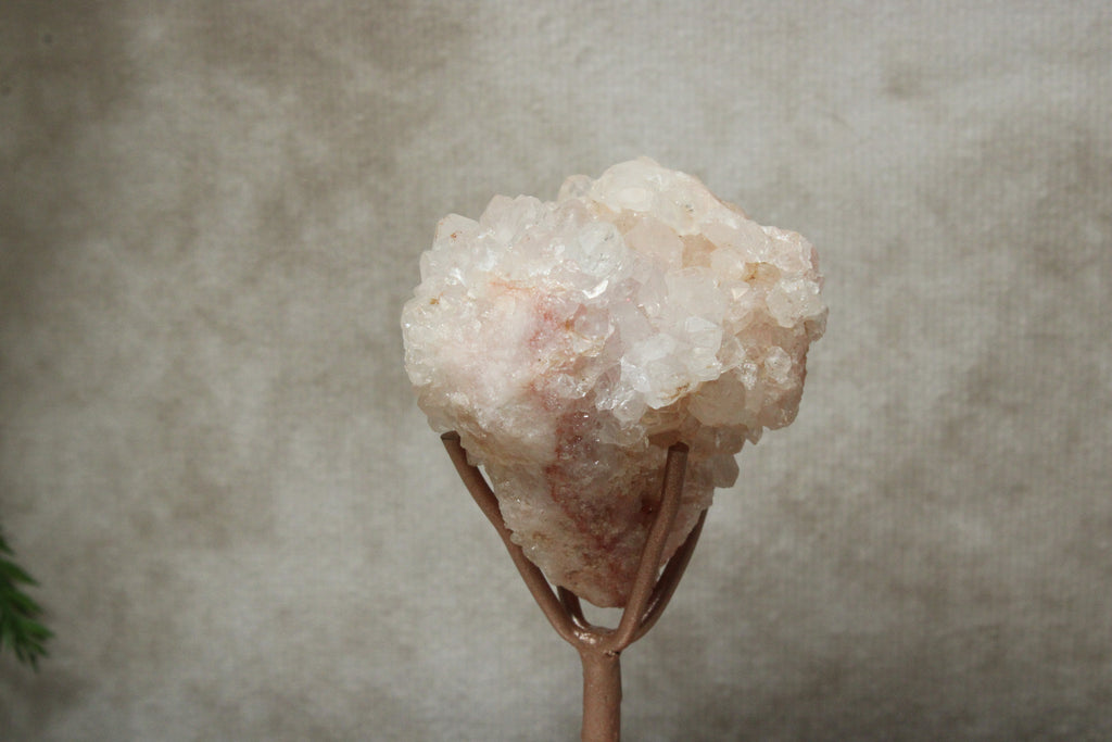 Roze amethist op standaard #1674