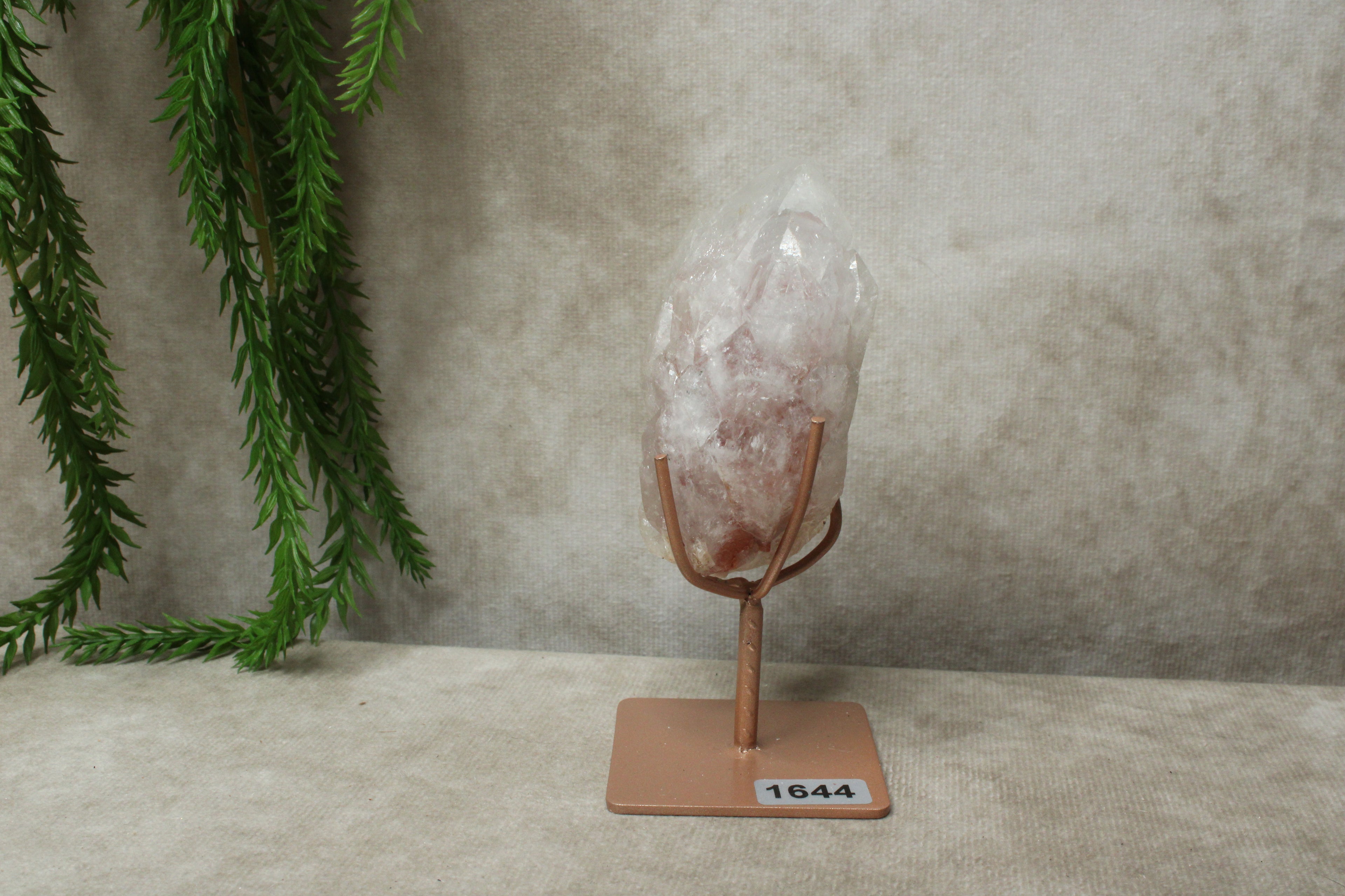 Roze amethist cluster op standaard #1644