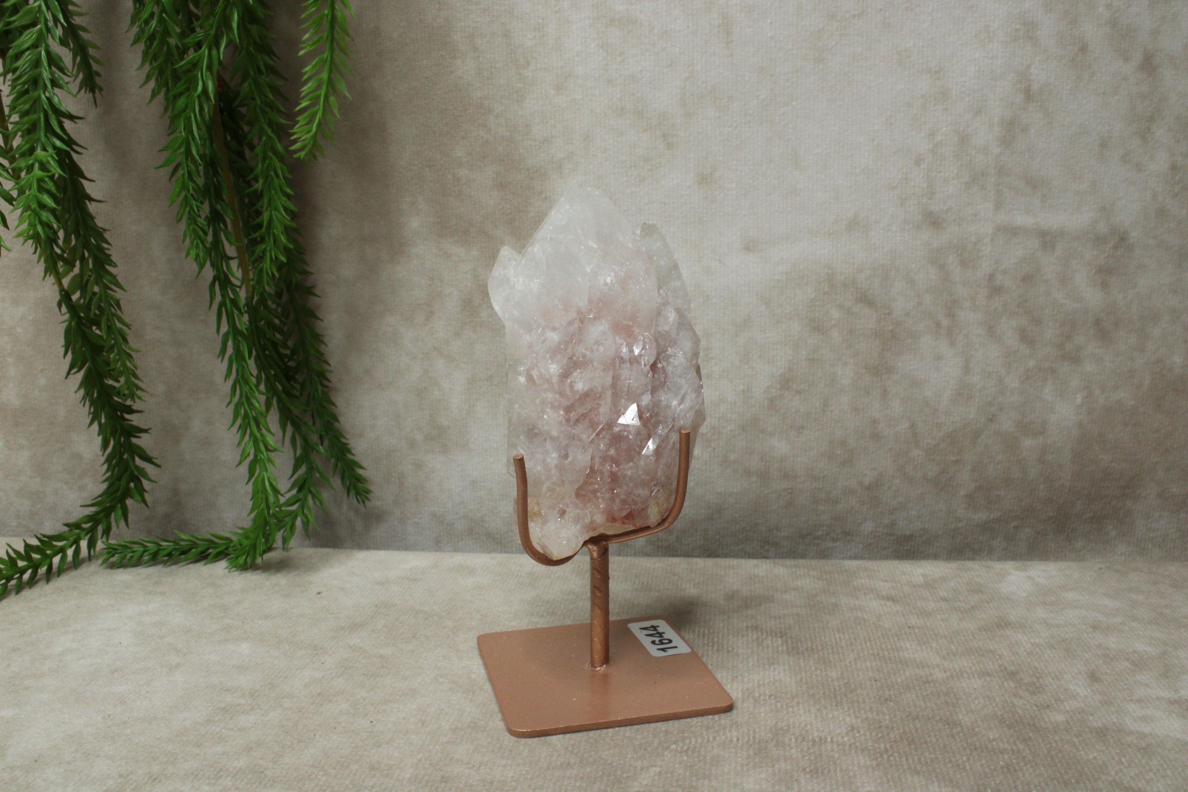 Roze amethist cluster op standaard #1644