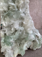 Apofyliet met witte stilbiet cluster