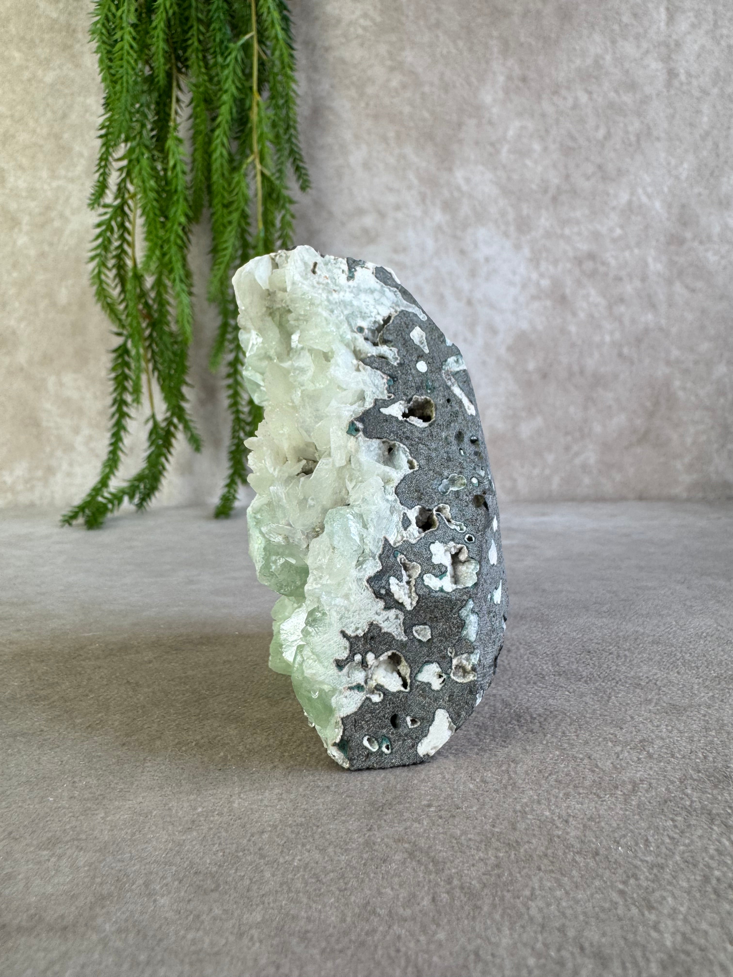 Apofyliet met witte stilbiet cluster