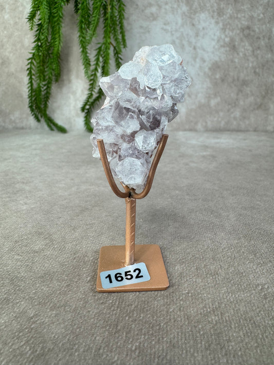 Roze amethist cluster op standaard #1652