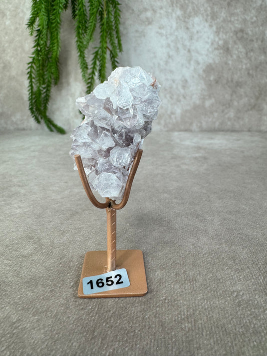 Roze amethist cluster op standaard #1652