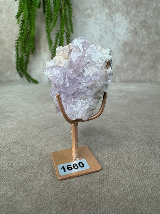 Roze amethist cluster op standaard #1660