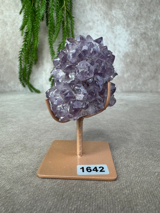 Roze amethist cluster op standaard #1642