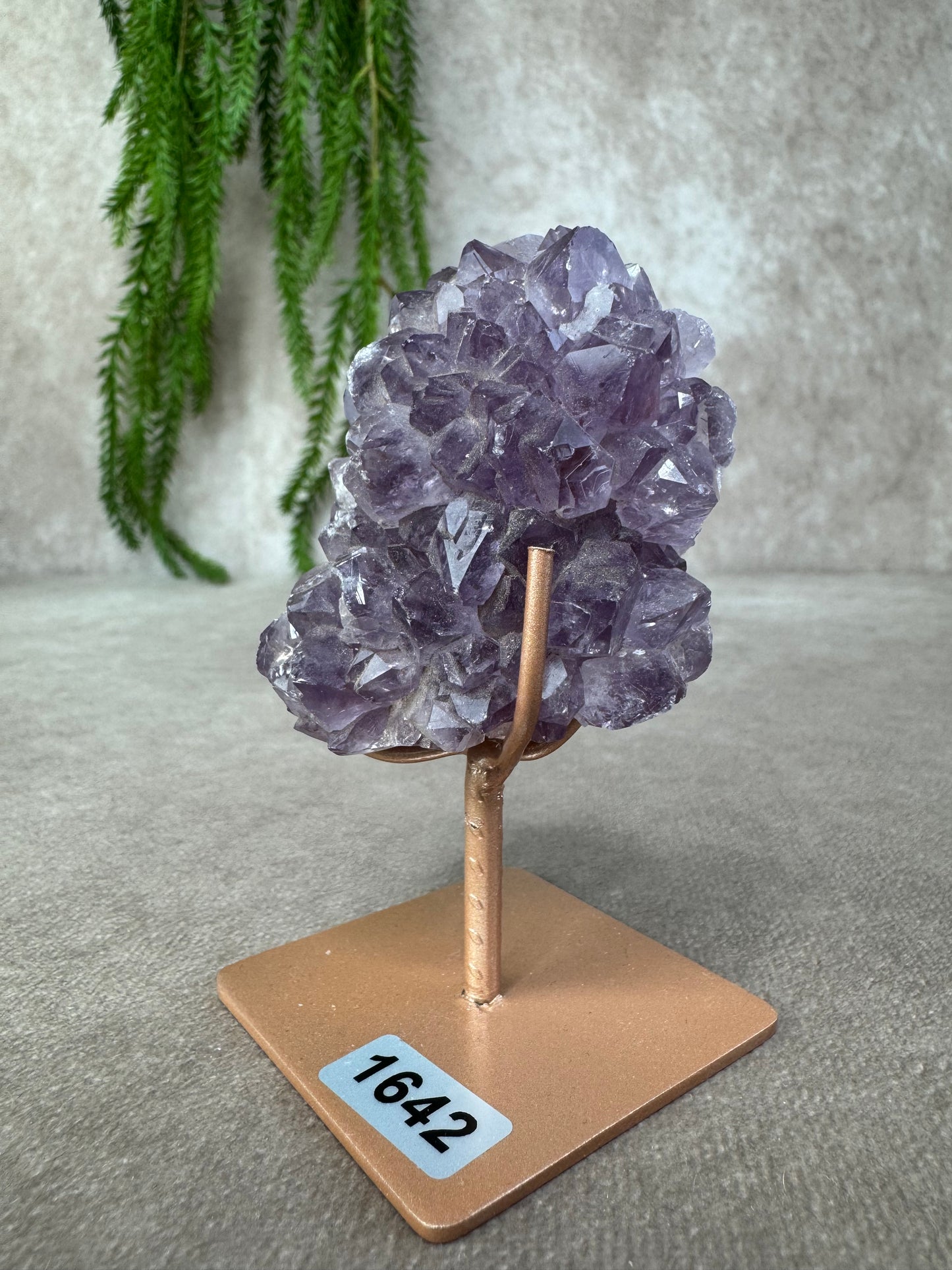 Roze amethist cluster op standaard #1642
