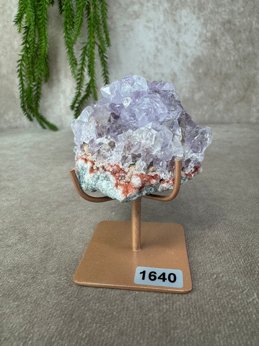 Roze amethist cluster op standaard #1640