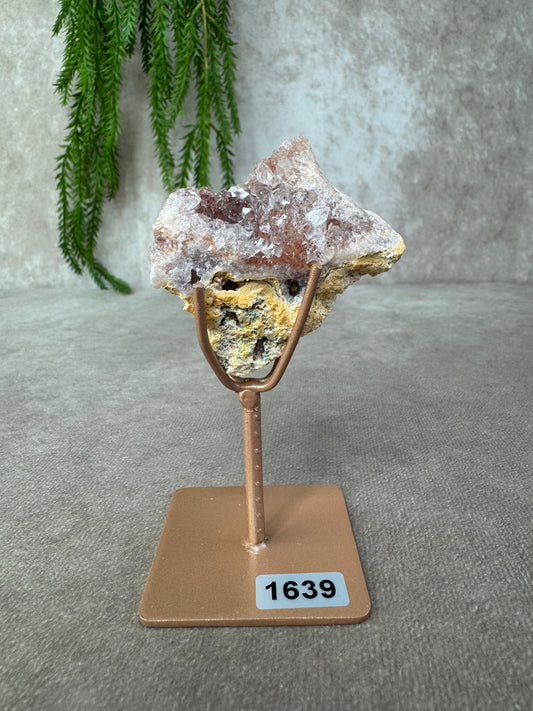 Roze amethist cluster op standaard #1639