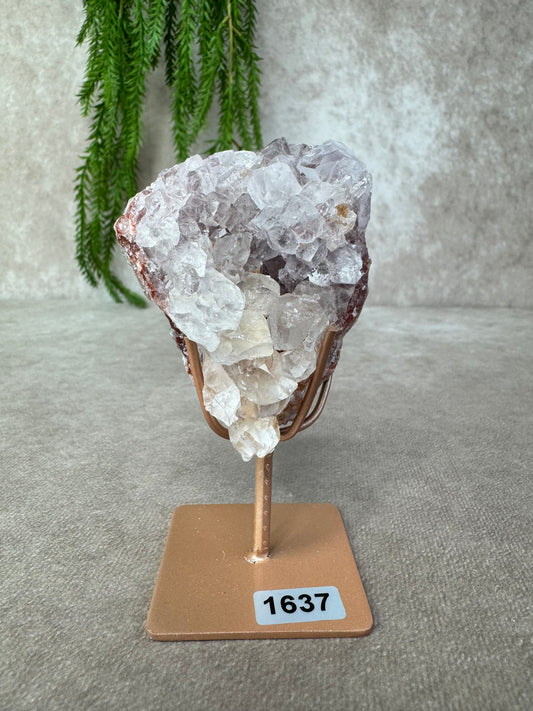 Roze amethist cluster op standaard #1637