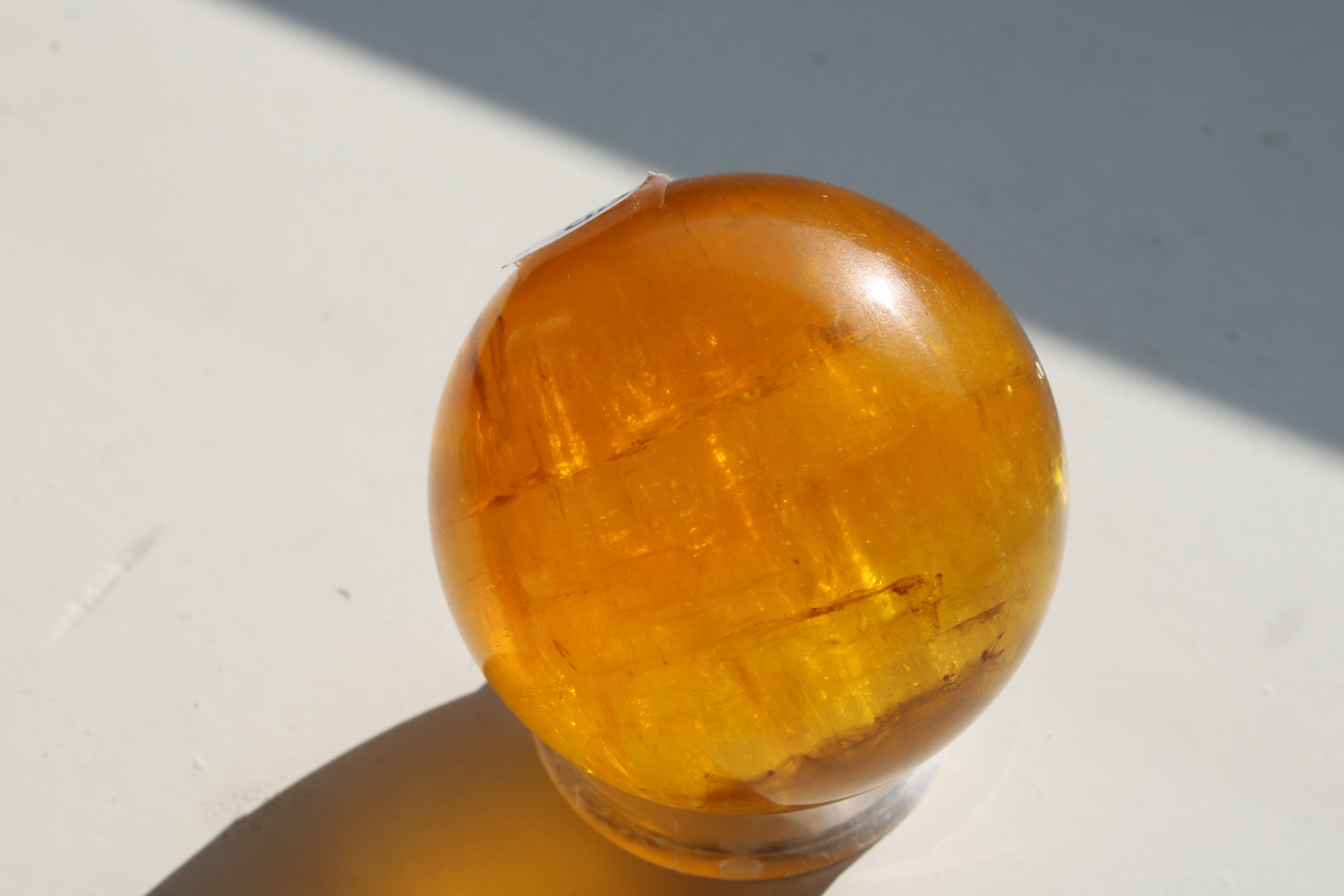 Gele fluoriet met mica bol #1767
