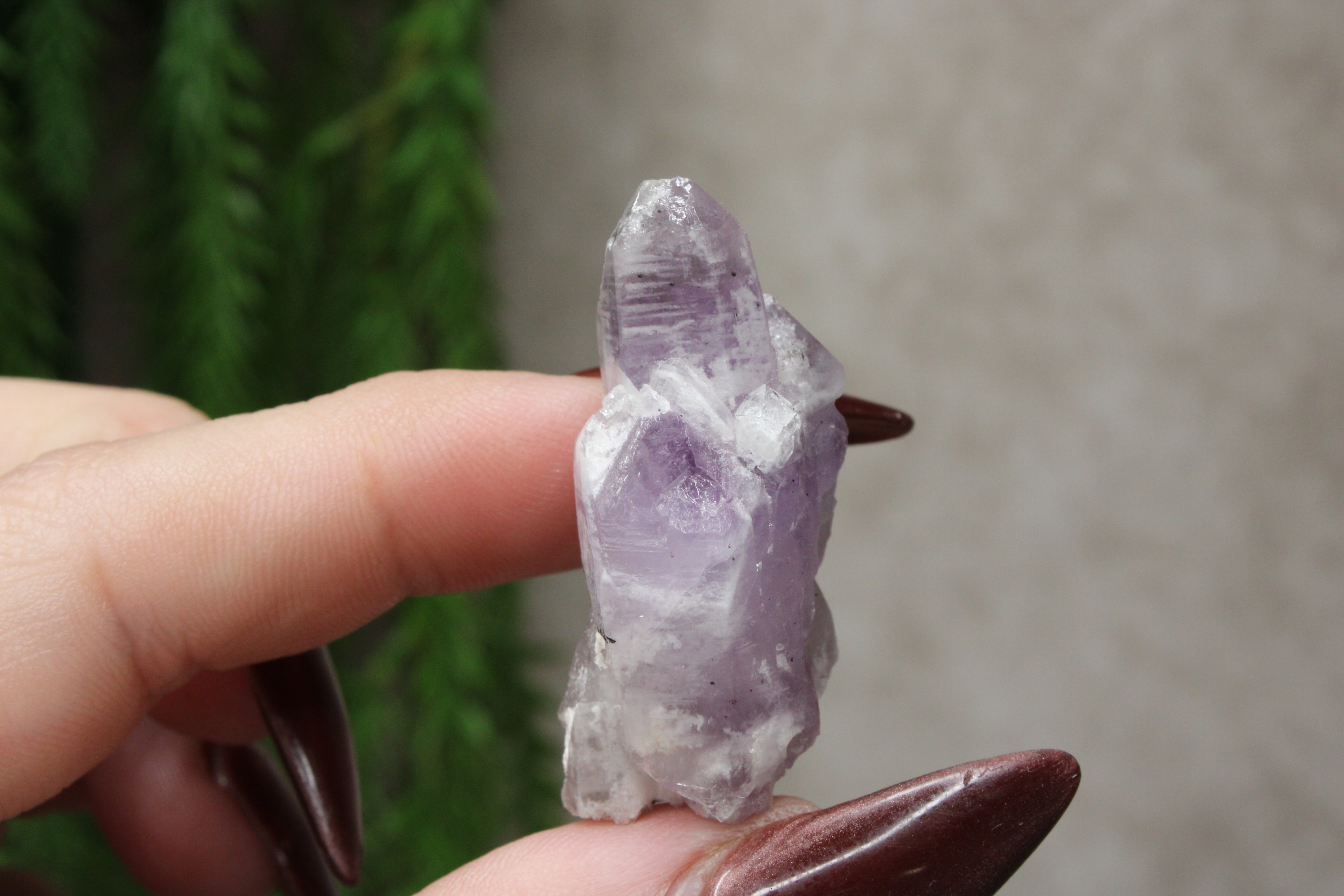 Skeleton amethist cluster