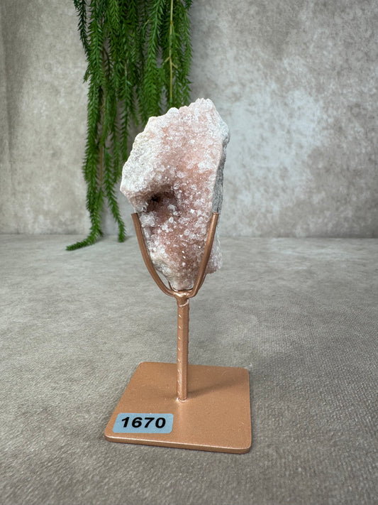 Roze amethist op standaard #1670